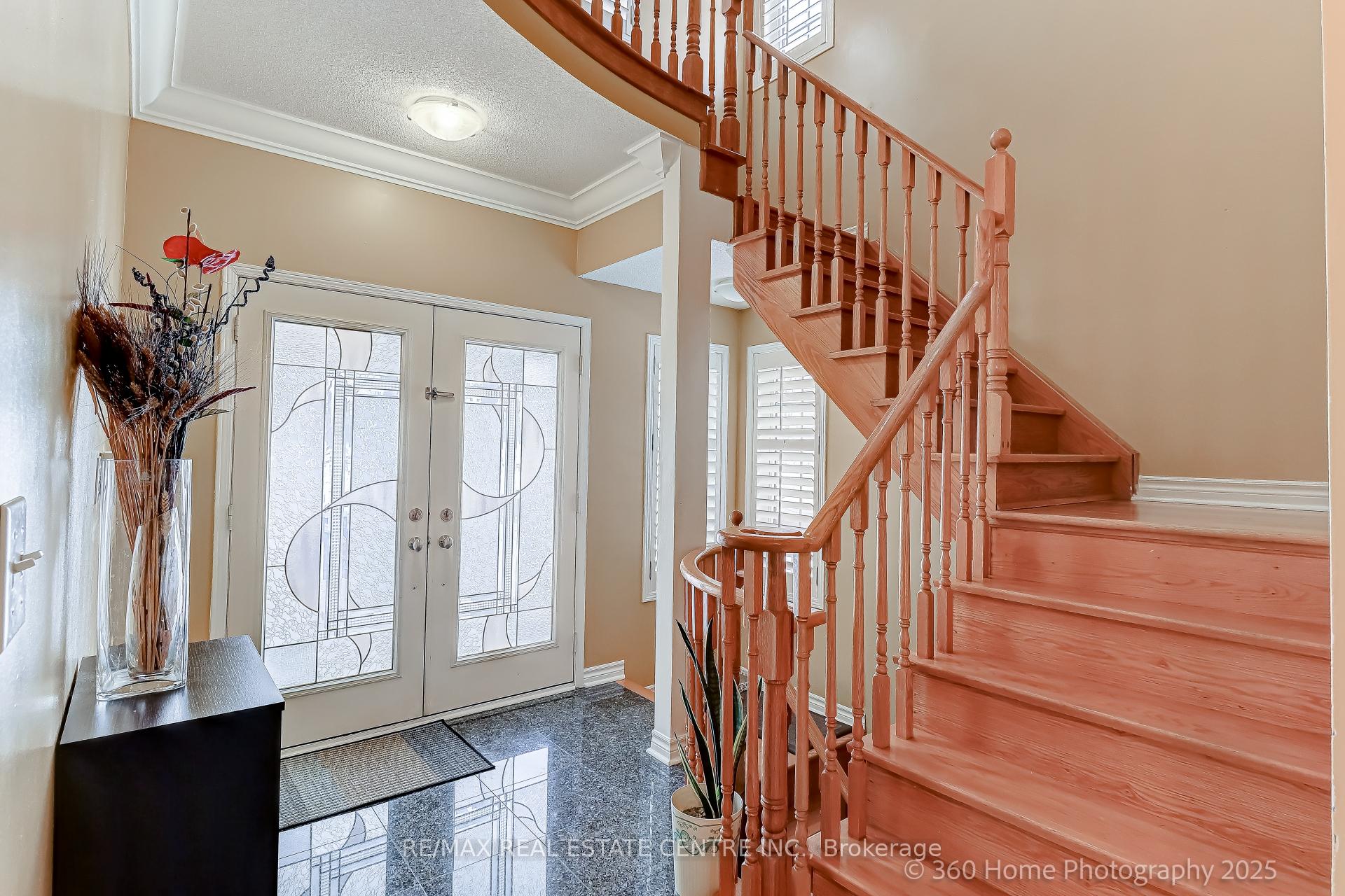 Photo 5 of 806 White Clover Way, Mississauga, East Credit — HOMEH