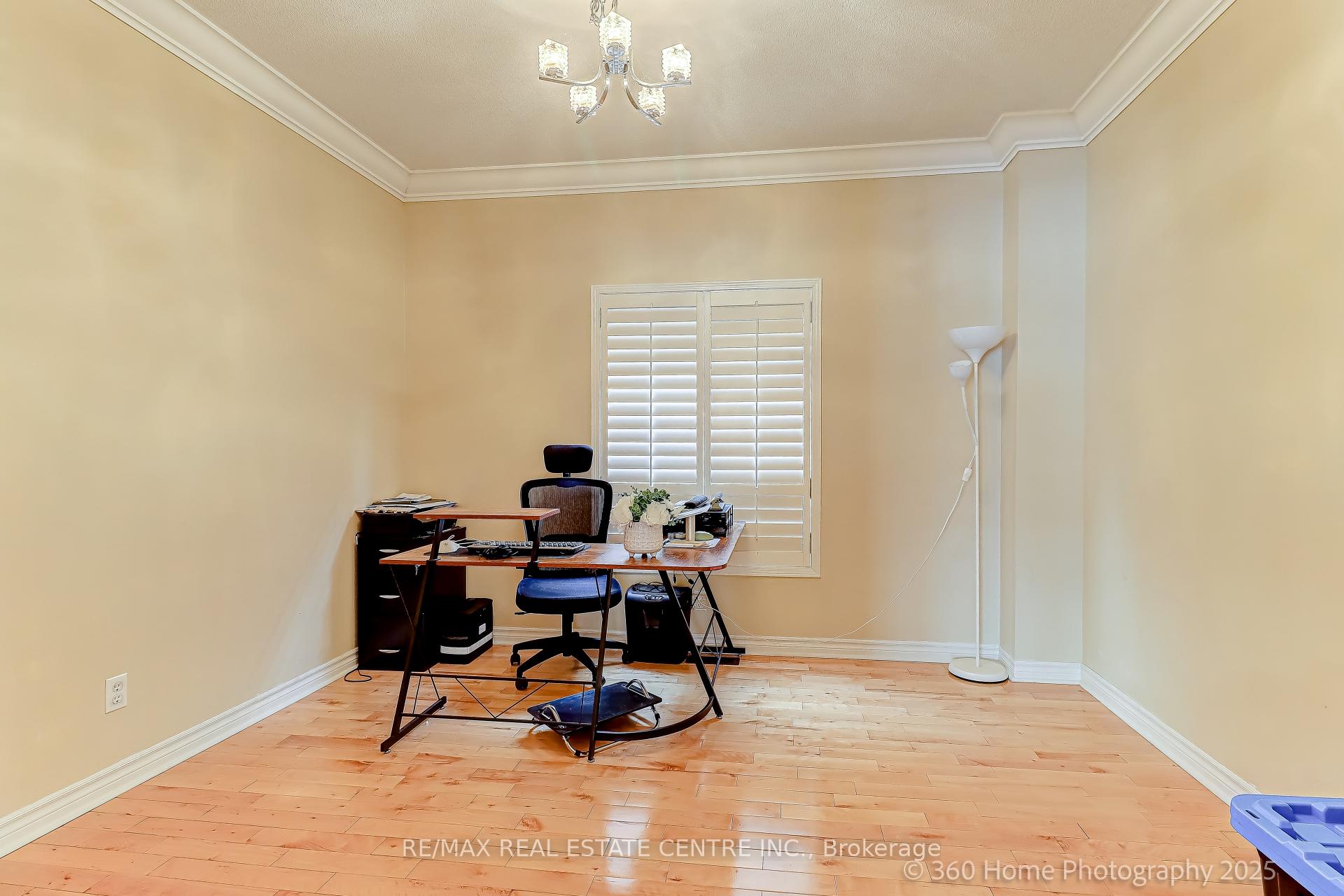 Photo 9 of 806 White Clover Way, Mississauga, East Credit — HOMEH