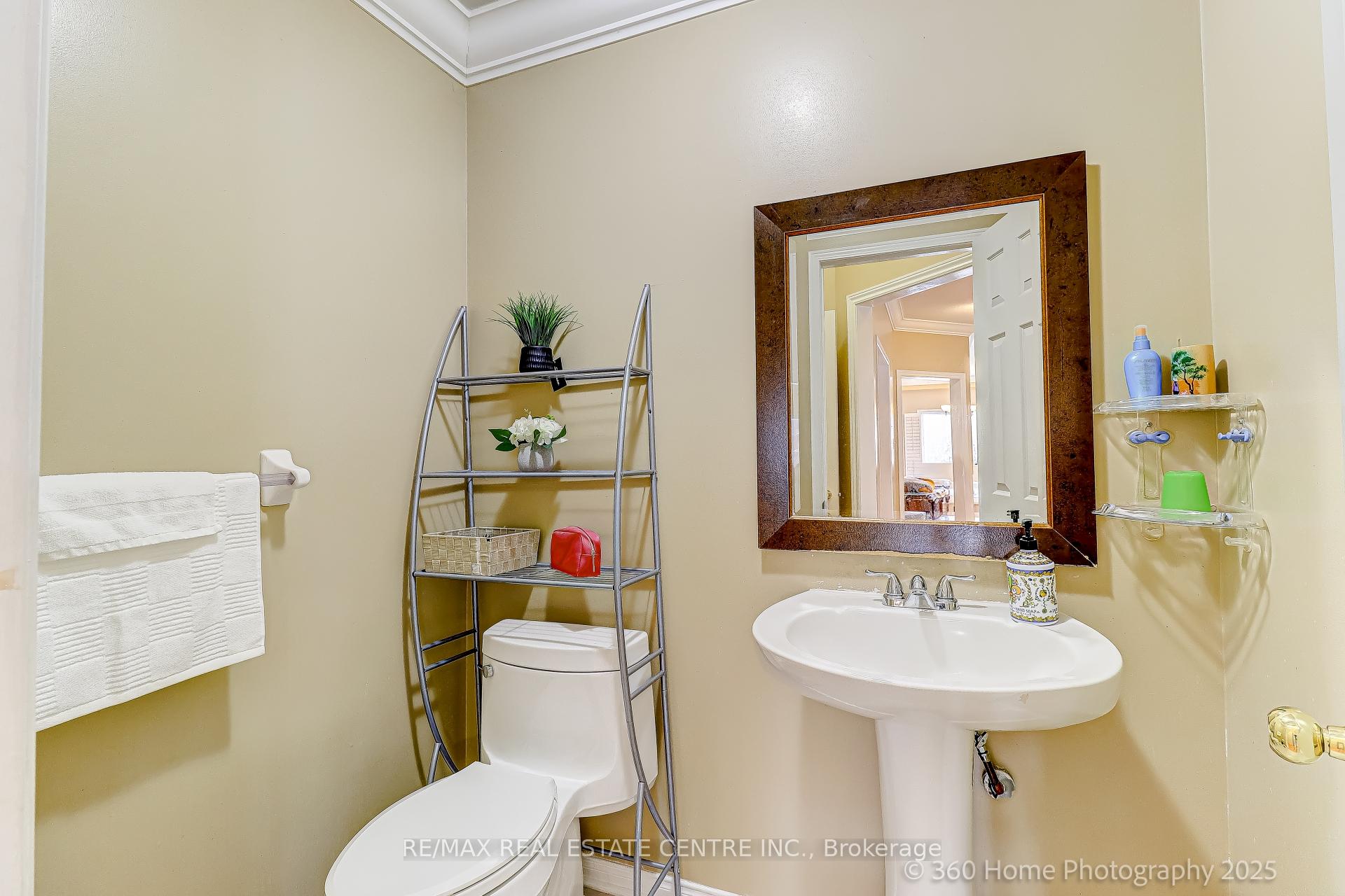 Photo 10 of 806 White Clover Way, Mississauga, East Credit — HOMEH