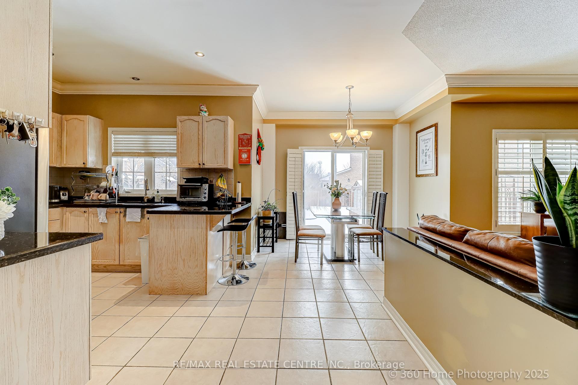Photo 11 of 806 White Clover Way, Mississauga, East Credit — HOMEH