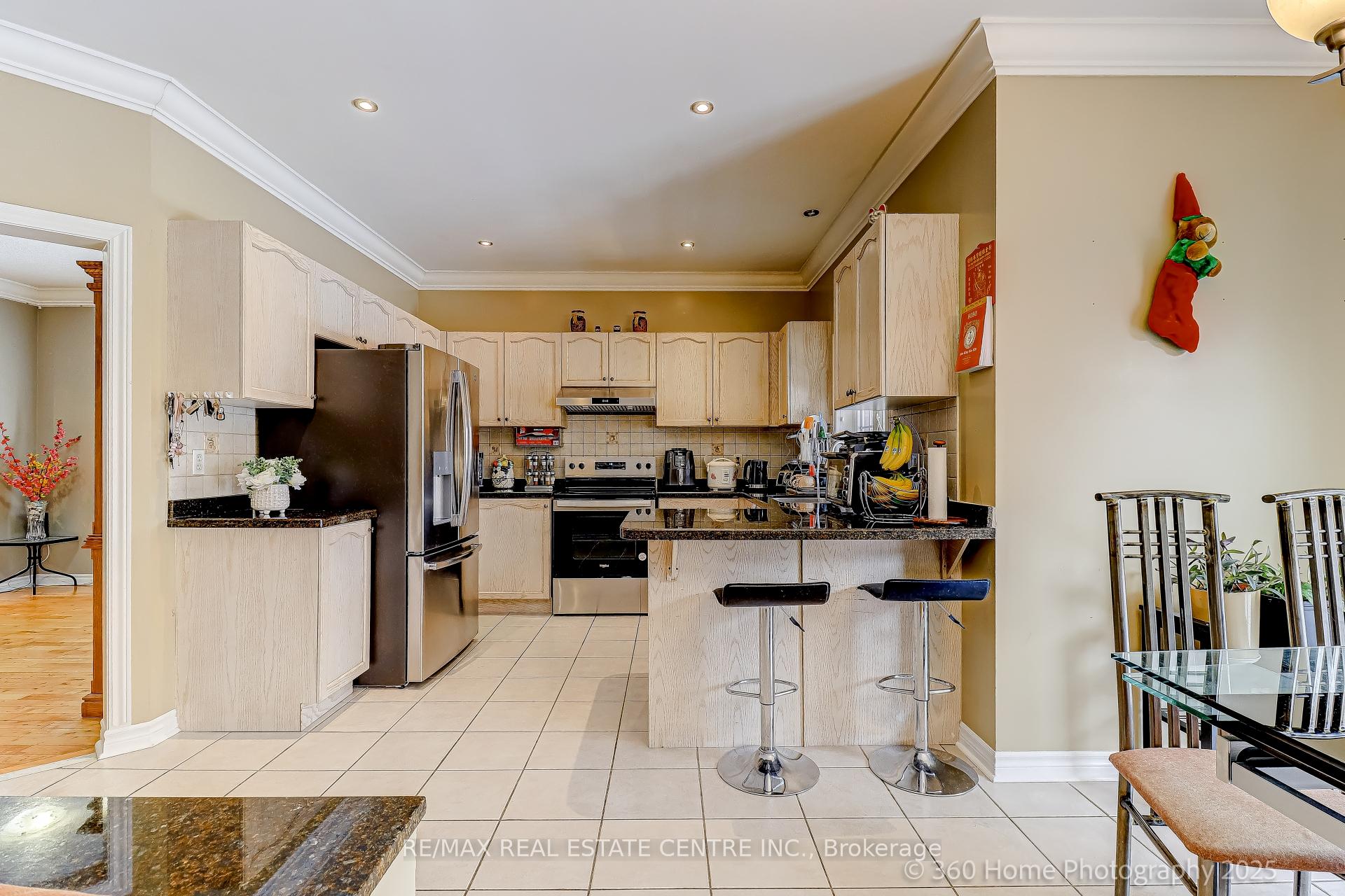 Photo 13 of 806 White Clover Way, Mississauga, East Credit — HOMEH