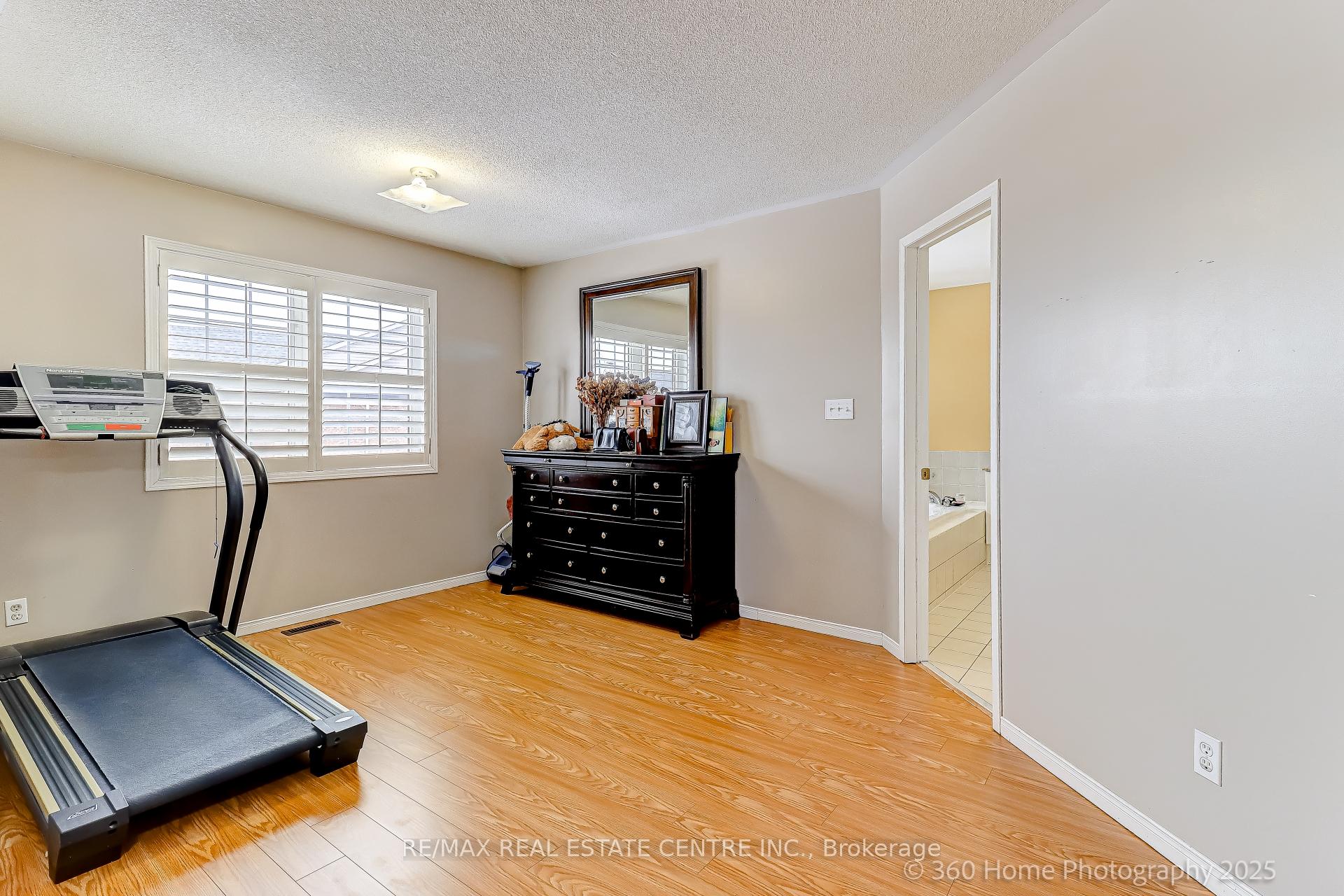 Photo 15 of 806 White Clover Way, Mississauga, East Credit — HOMEH