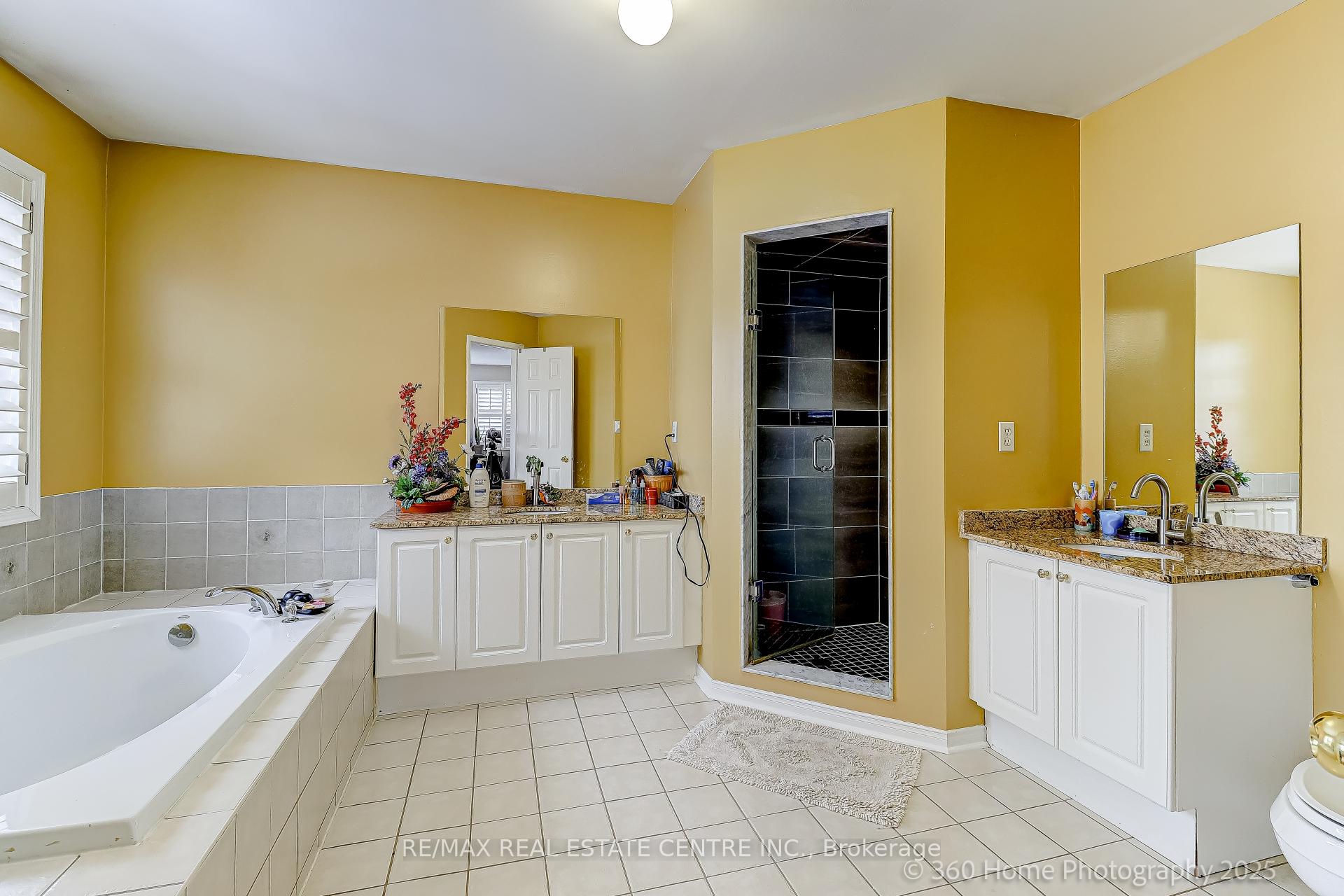 Photo 16 of 806 White Clover Way, Mississauga, East Credit — HOMEH