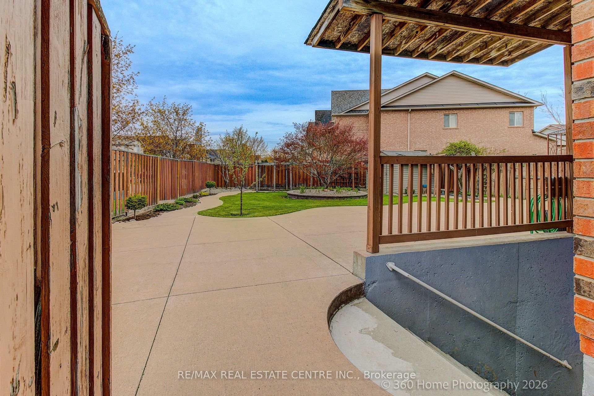 Photo 24 of 806 White Clover Way, Mississauga, East Credit — HOMEH
