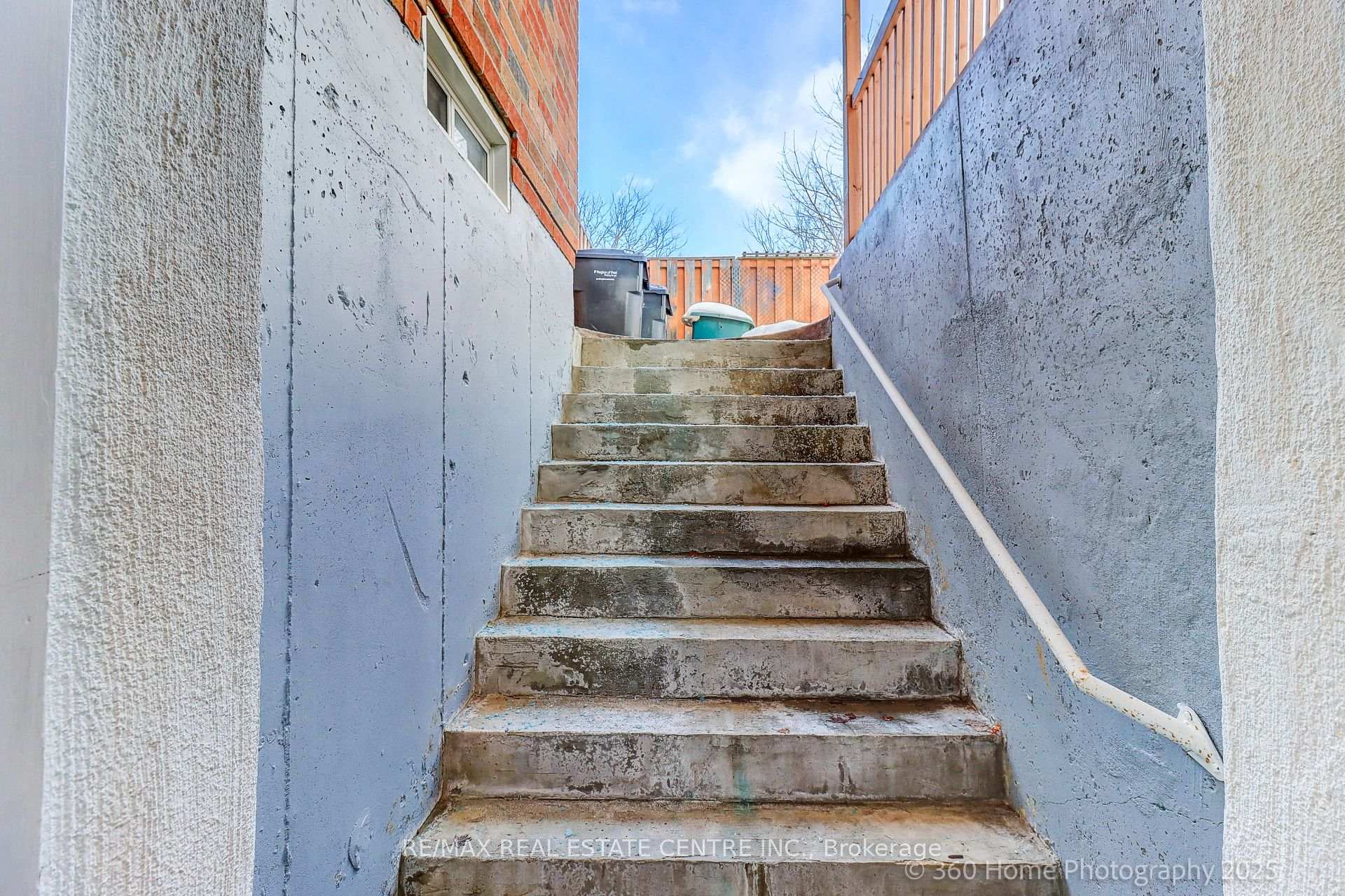 Photo 26 of 806 White Clover Way, Mississauga, East Credit — HOMEH