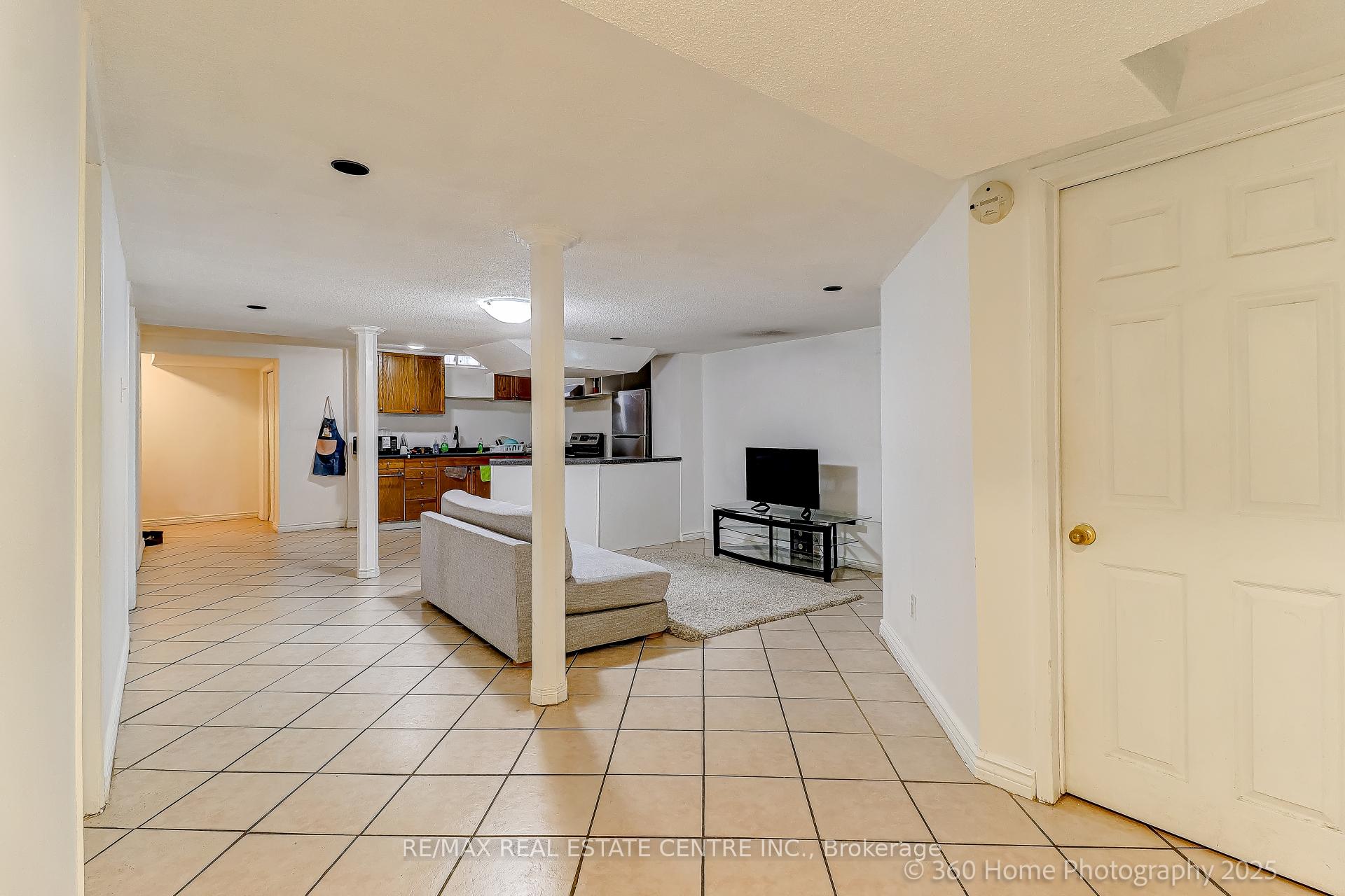 Photo 28 of 806 White Clover Way, Mississauga, East Credit — HOMEH