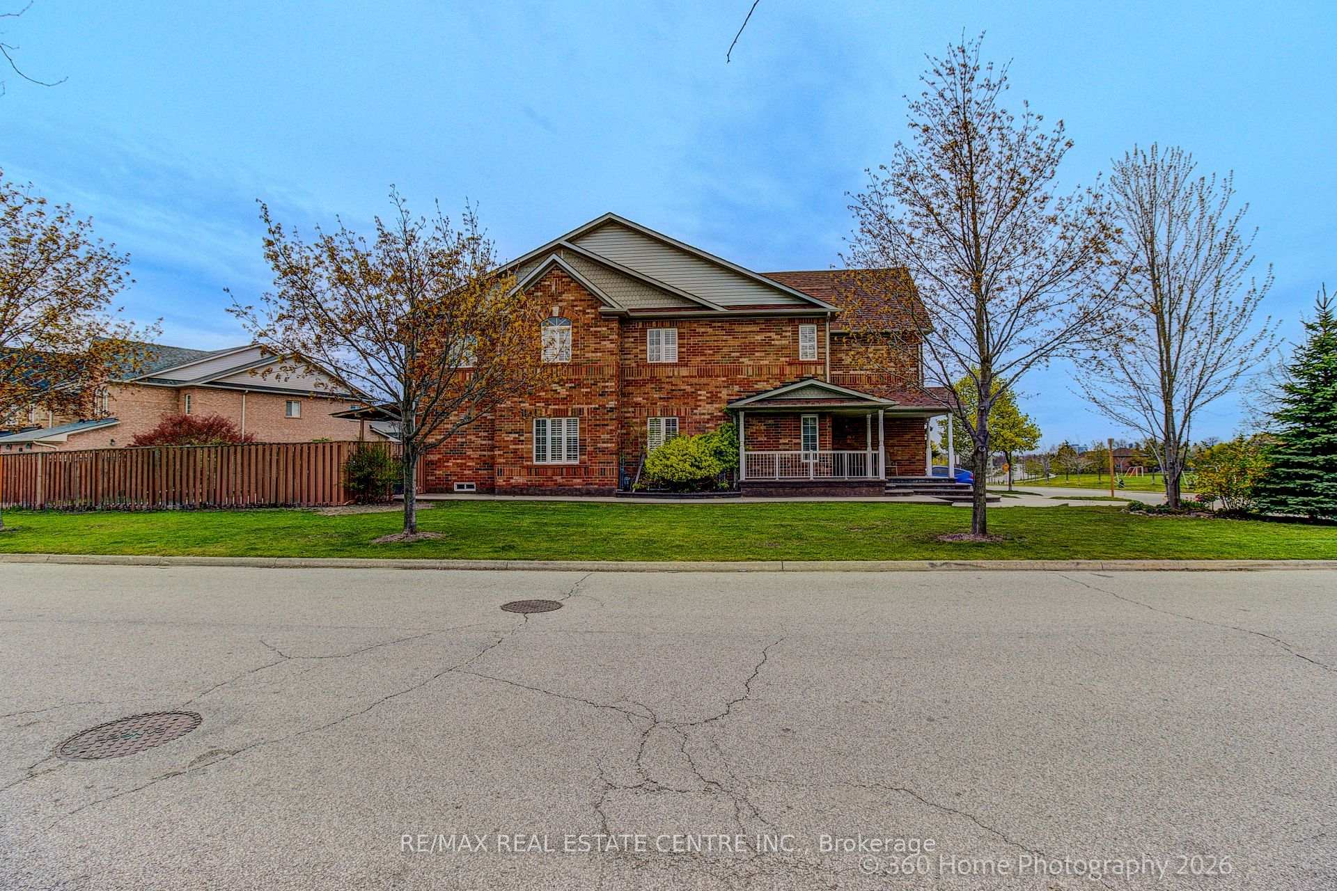 Photo 31 of 806 White Clover Way, Mississauga, East Credit — HOMEH