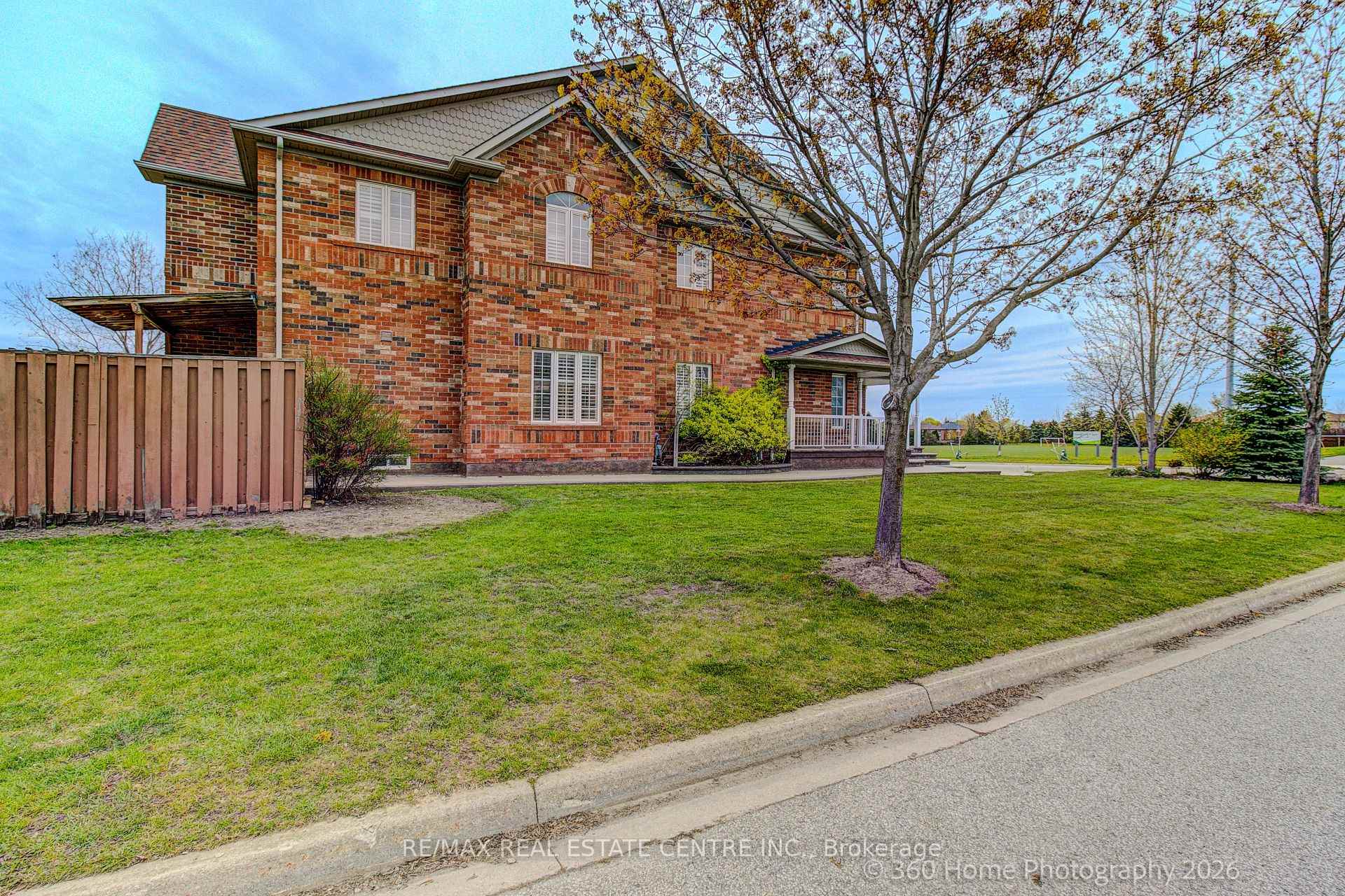 Photo 32 of 806 White Clover Way, Mississauga, East Credit — HOMEH
