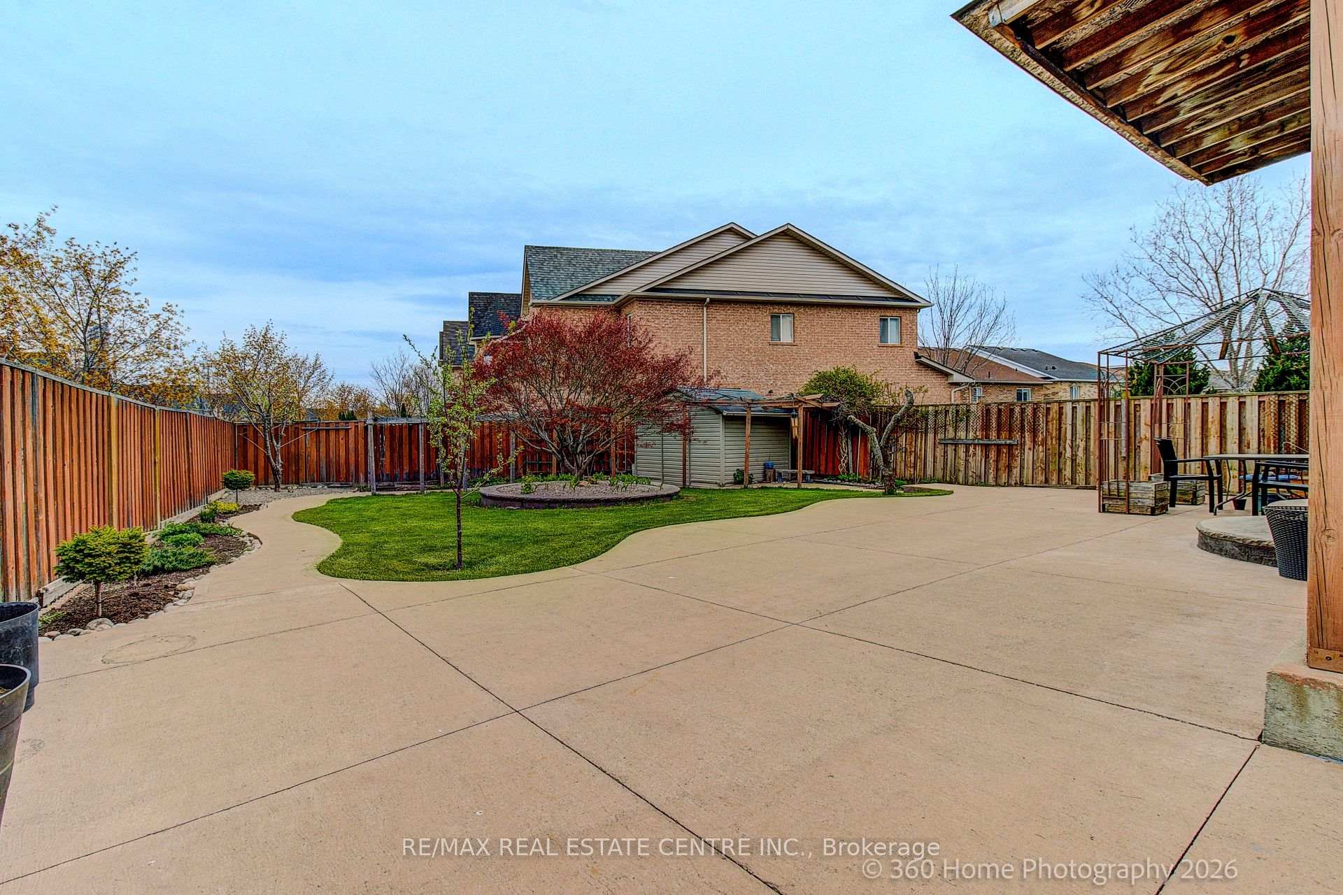 Photo 33 of 806 White Clover Way, Mississauga, East Credit — HOMEH