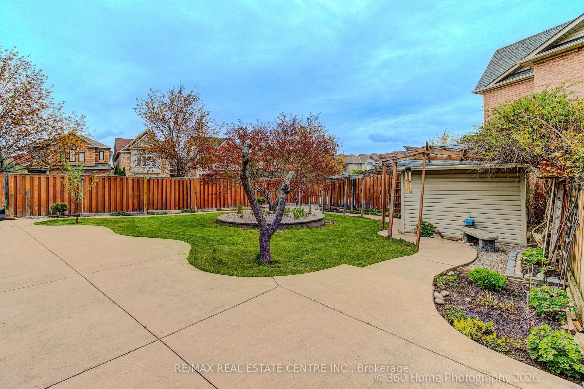 Photo 35 of 806 White Clover Way, Mississauga, East Credit — HOMEH