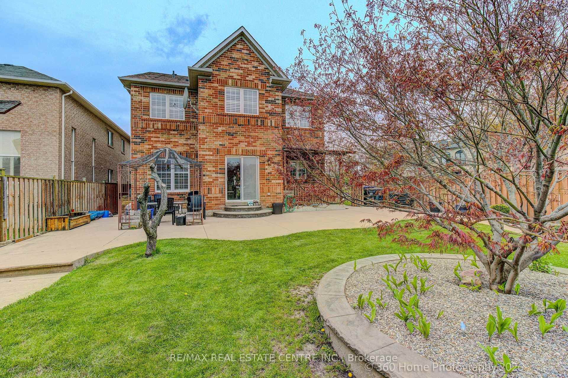 Photo 37 of 806 White Clover Way, Mississauga, East Credit — HOMEH