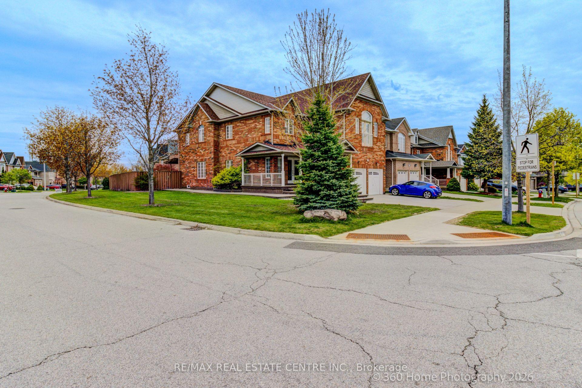 Photo 40 of 806 White Clover Way, Mississauga, East Credit — HOMEH