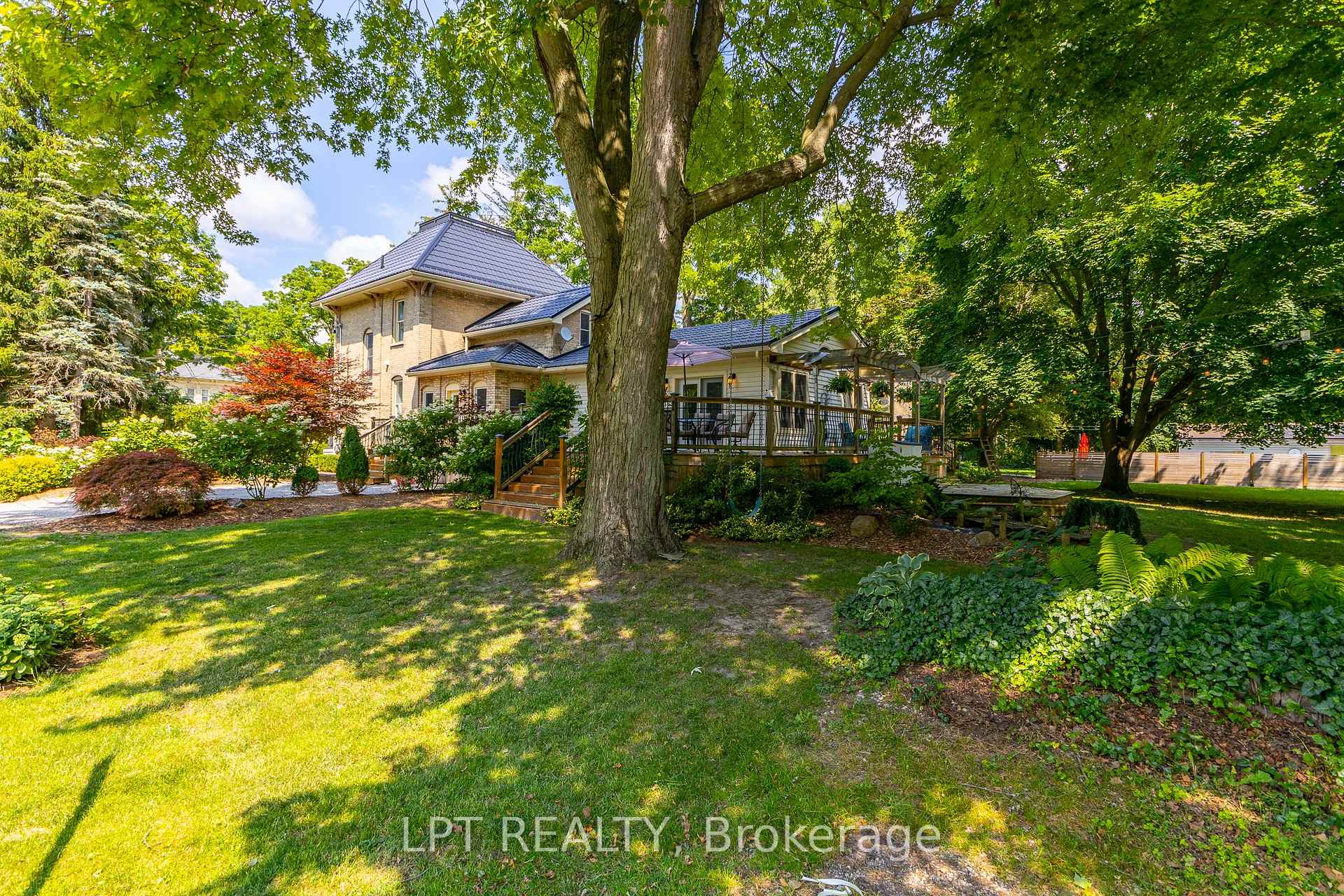 Photo 2 of 283 Hastings Street, North Middlesex, Parkhill — HOMEH