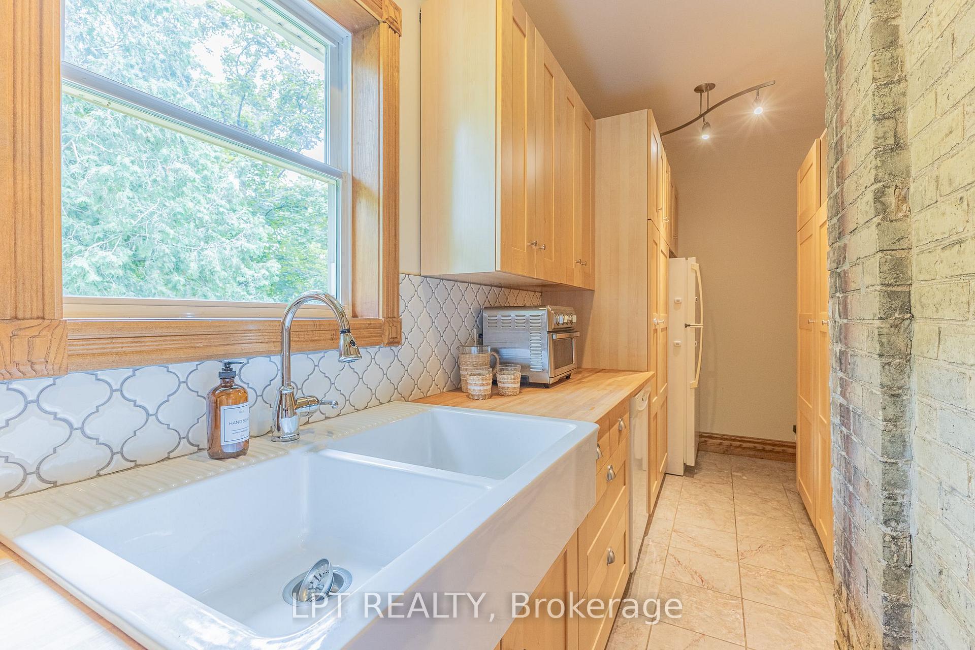 Photo 10 of 283 Hastings Street, North Middlesex, Parkhill — HOMEH