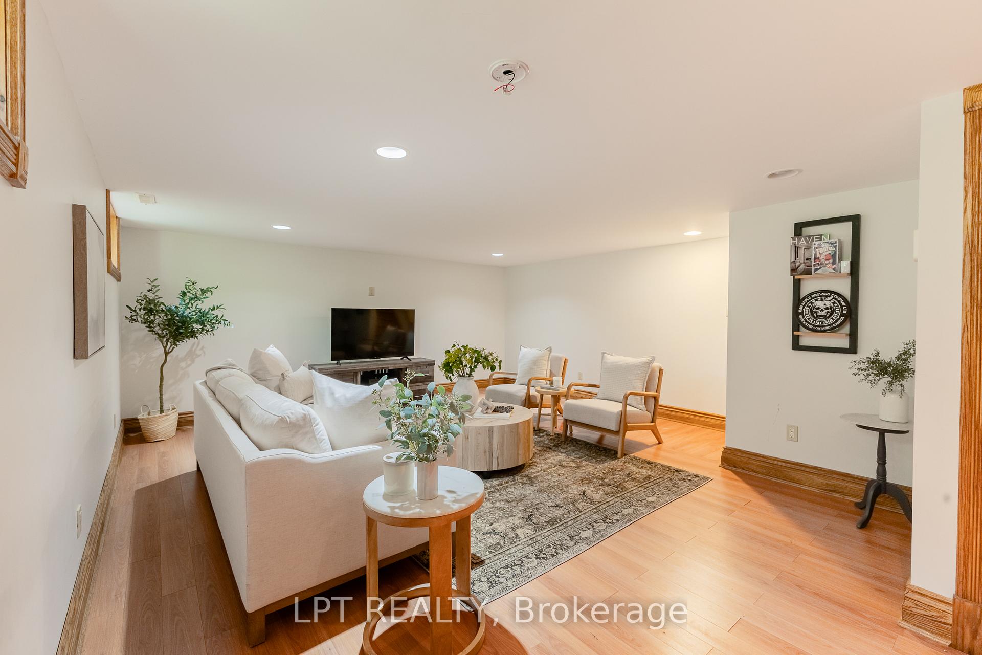 Photo 28 of 283 Hastings Street, North Middlesex, Parkhill — HOMEH