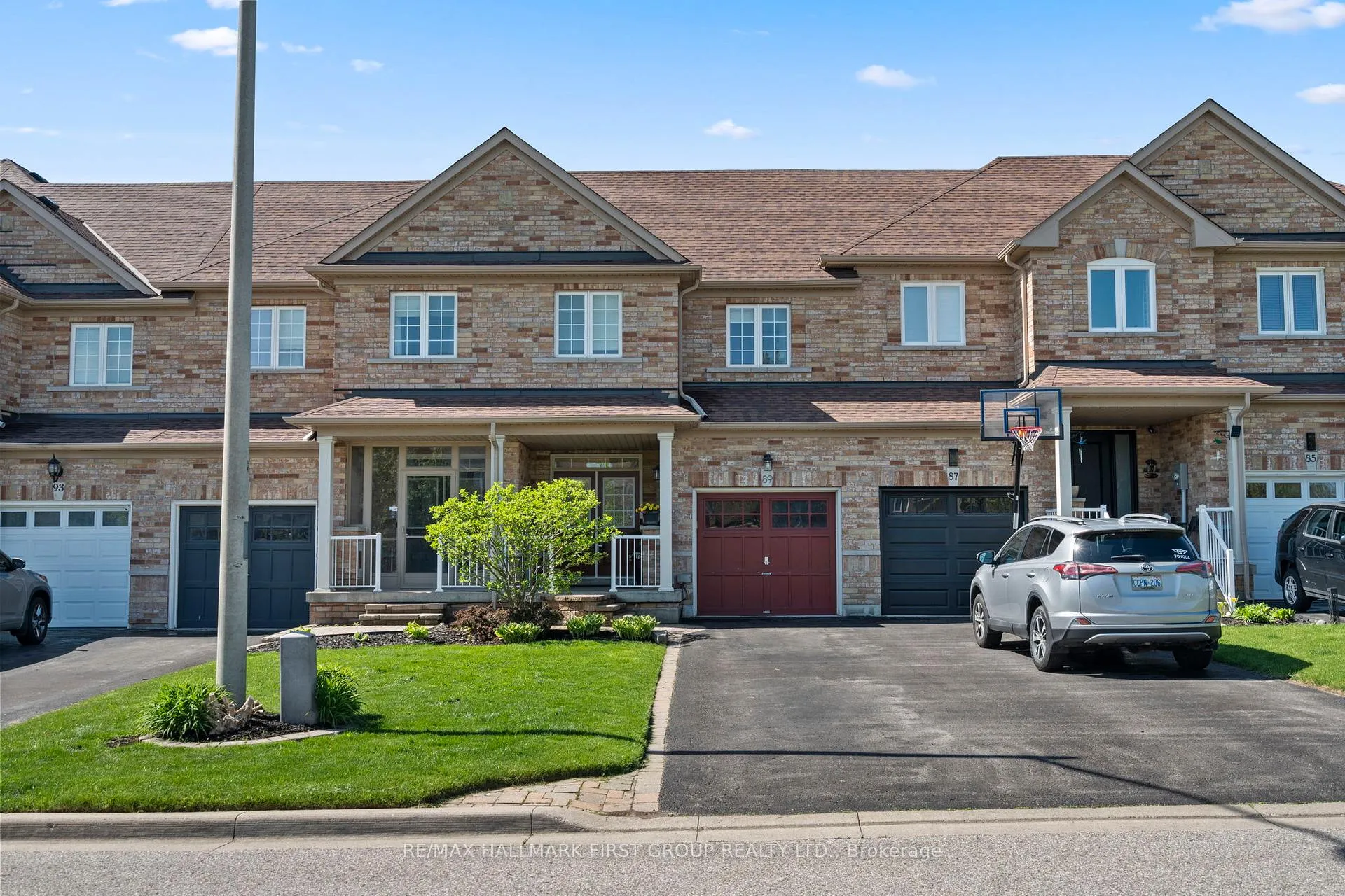 Photo 3 of 89 Eastfield Crescent, Clarington, Courtice — HOMEH