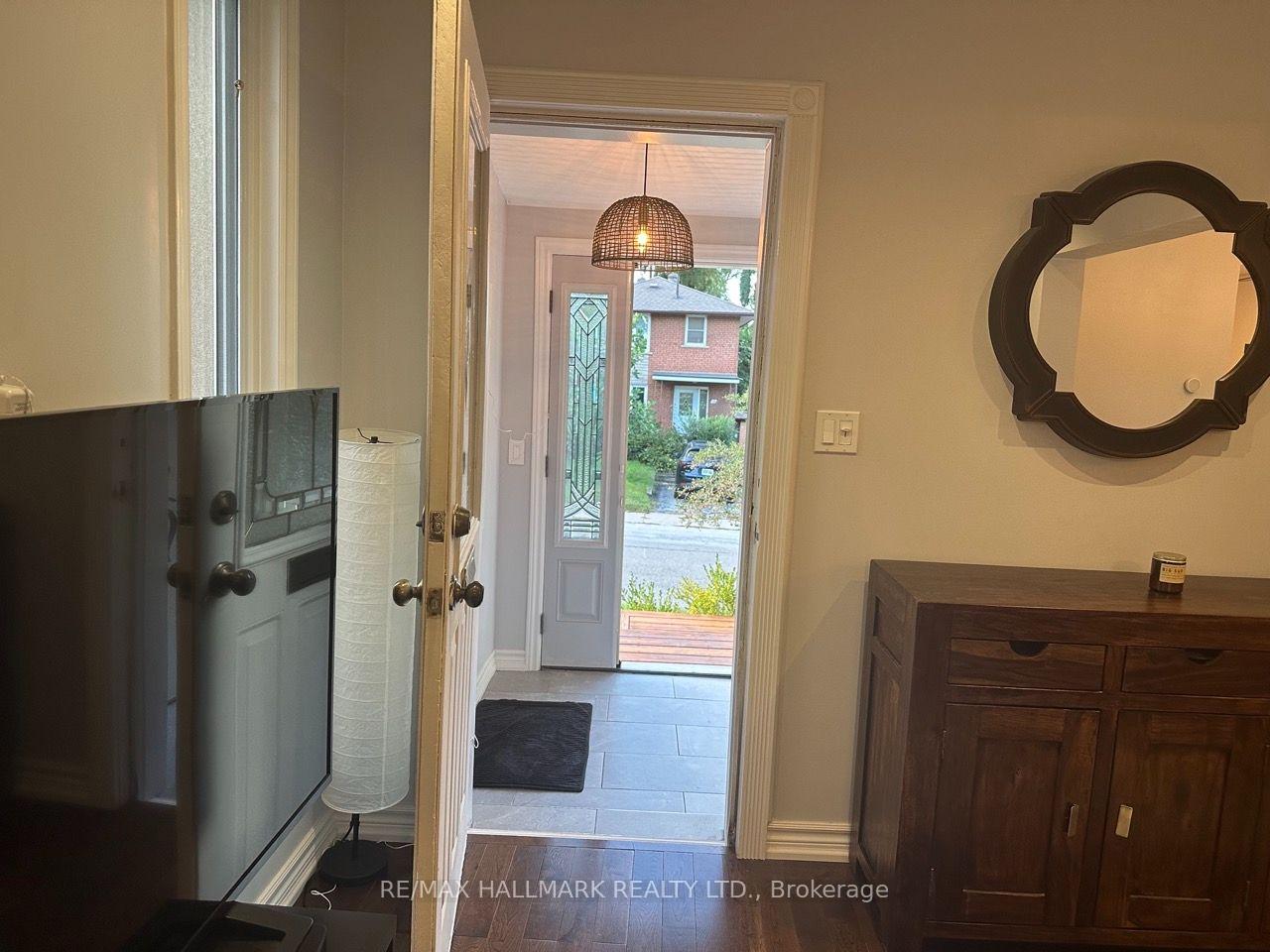 Photo 3 of 15 Daniels Street, Etobicoke, Stonegate-Queensway — HOMEH