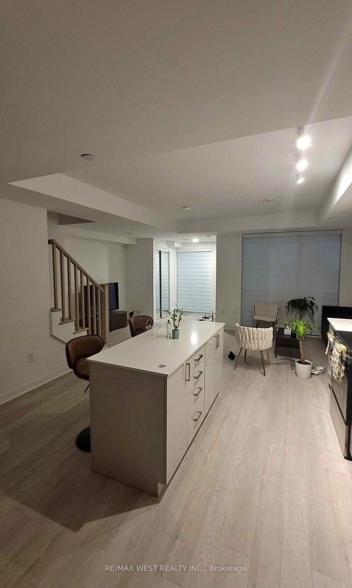 Photo 4 of Unit 107, 2782 Barton Street E, Hamilton, Riverdale — HOMEH