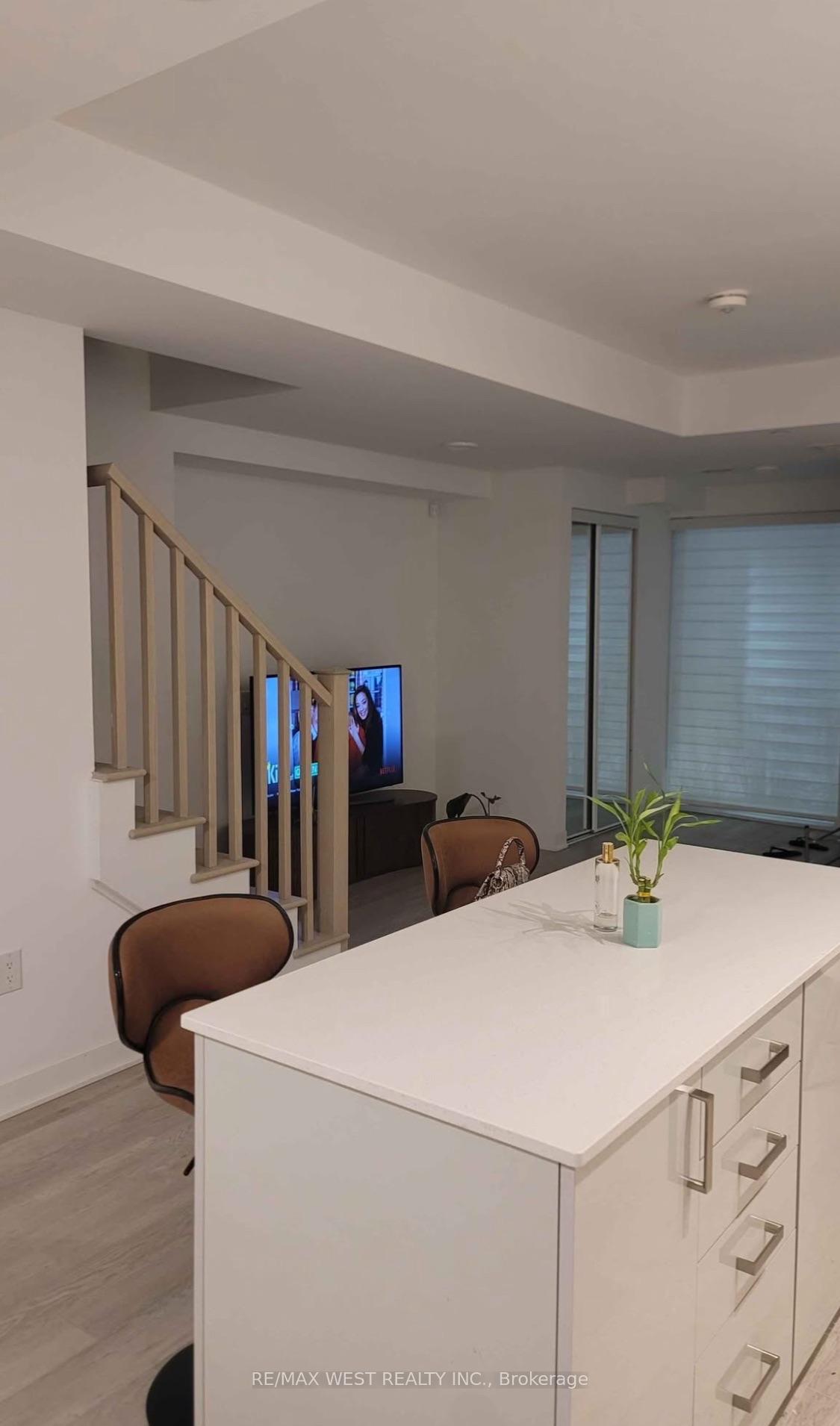 Photo 5 of Unit 107, 2782 Barton Street E, Hamilton, Riverdale — HOMEH