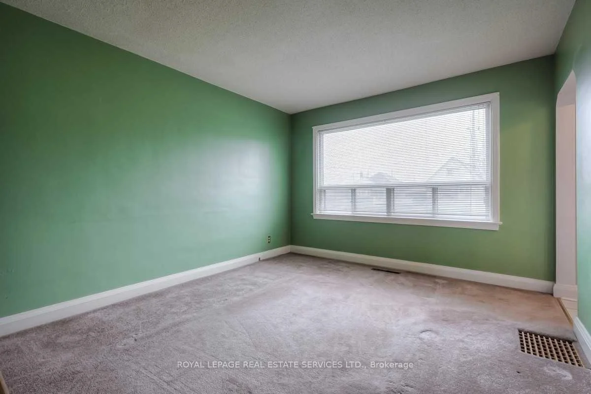 Photo 18 of Unit Main, 12 Coniston Road, Scarborough, Clairlea-Birchmount — HOMEH