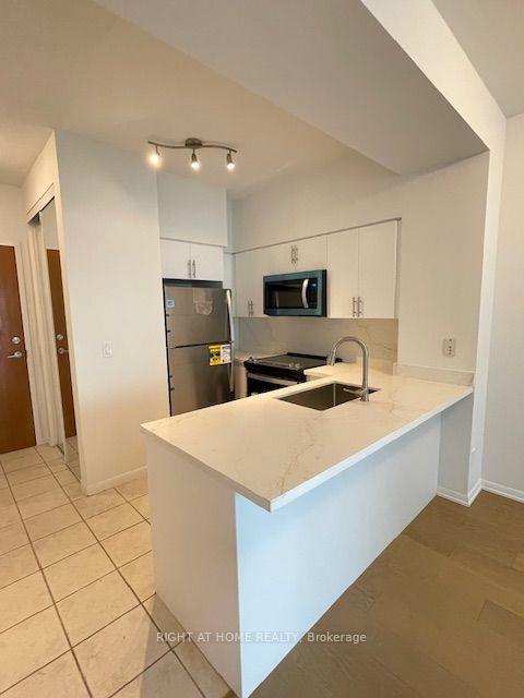 Photo 2 of Unit 2506, 219 Fort York Boulevard, Toronto, Niagara — HOMEH
