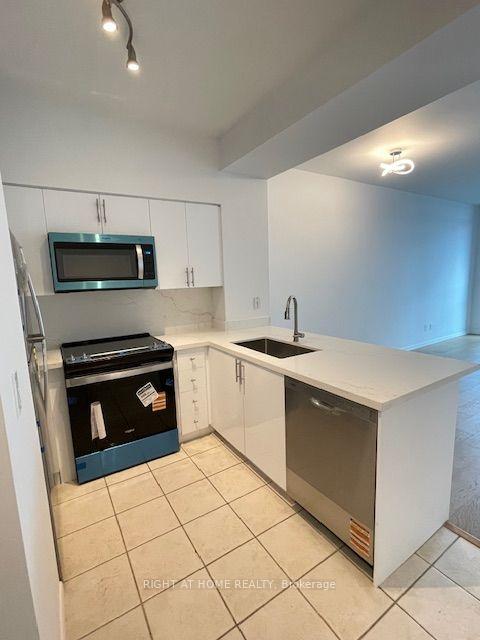 Photo 3 of Unit 2506, 219 Fort York Boulevard, Toronto, Niagara — HOMEH