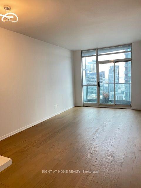 Photo 6 of Unit 2506, 219 Fort York Boulevard, Toronto, Niagara — HOMEH