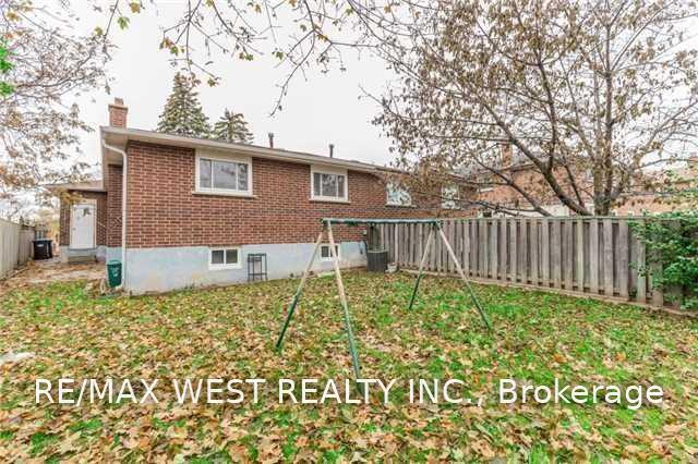 Photo 18 of Unit Upper, 82 Marchbank Crescent, Brampton, Central Park — HOMEH