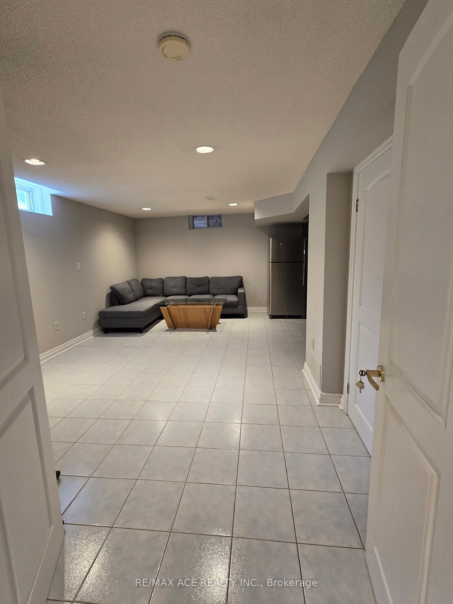 Photo 4 of Unit BSMT, 25 Pilkington Crescent, Vaughan, Brownridge — HOMEH