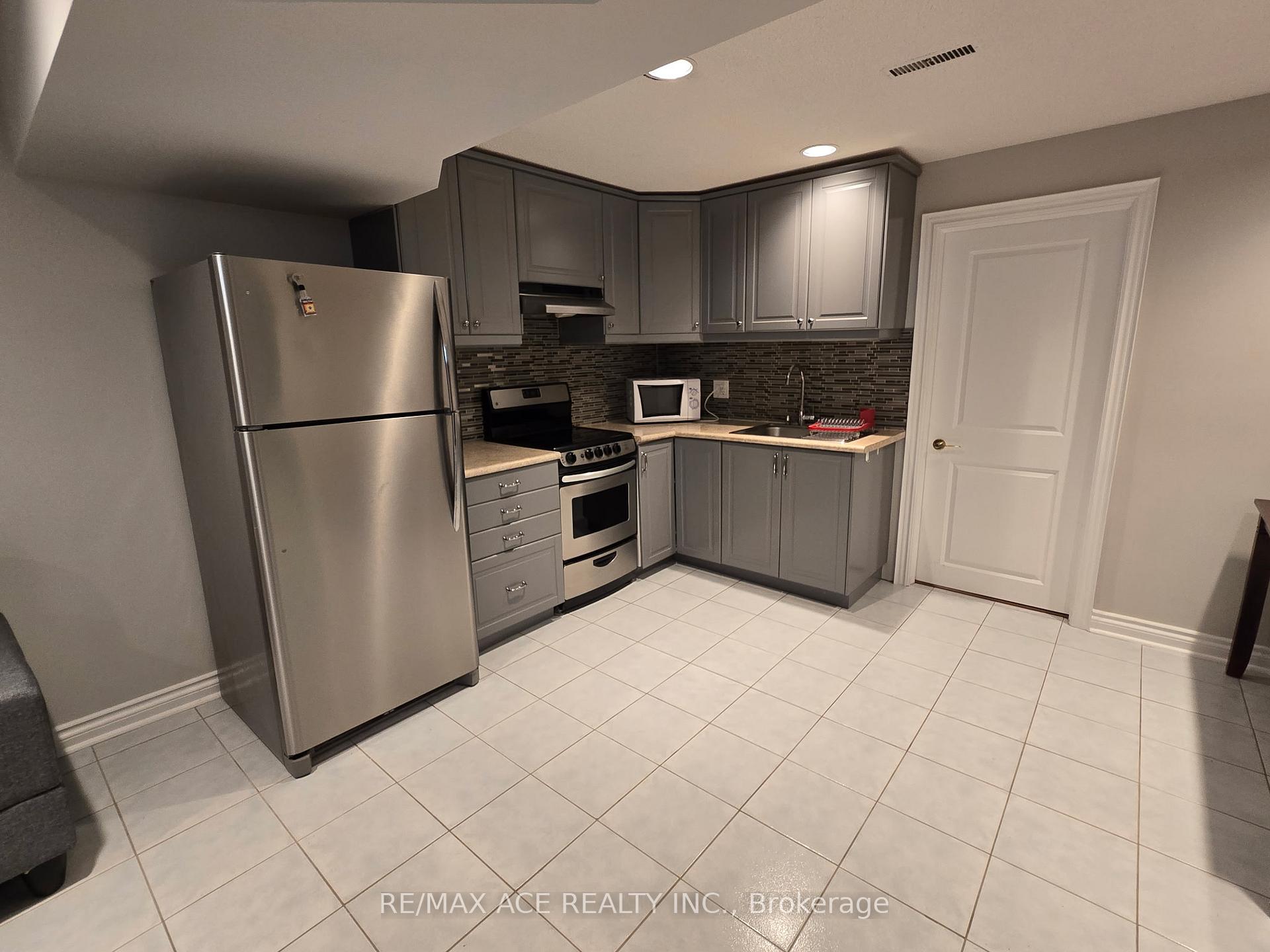 Photo 5 of Unit BSMT, 25 Pilkington Crescent, Vaughan, Brownridge — HOMEH