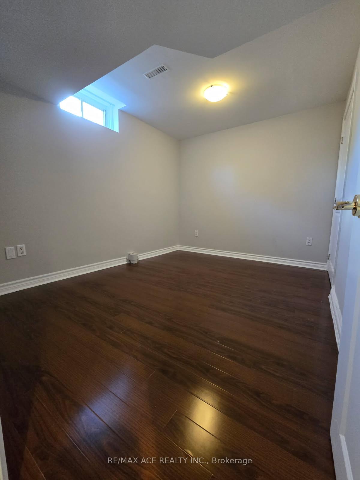 Photo 6 of Unit BSMT, 25 Pilkington Crescent, Vaughan, Brownridge — HOMEH