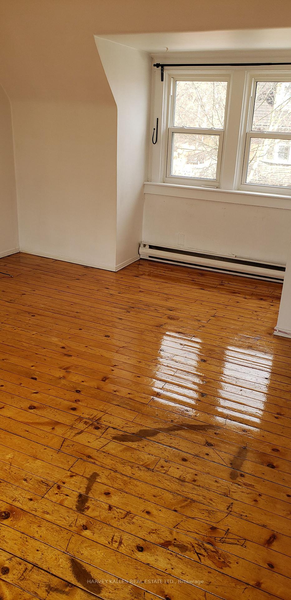Photo 5 of Unit Upper, 4 Marchmount Road, Toronto, Wychwood — HOMEH