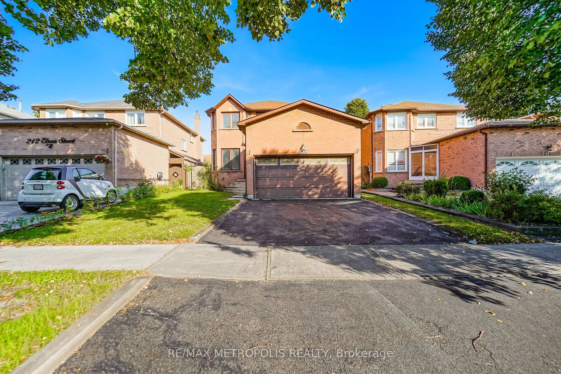 Photo 2 of 214 Elson Street, Markham, Middlefield — HOMEH