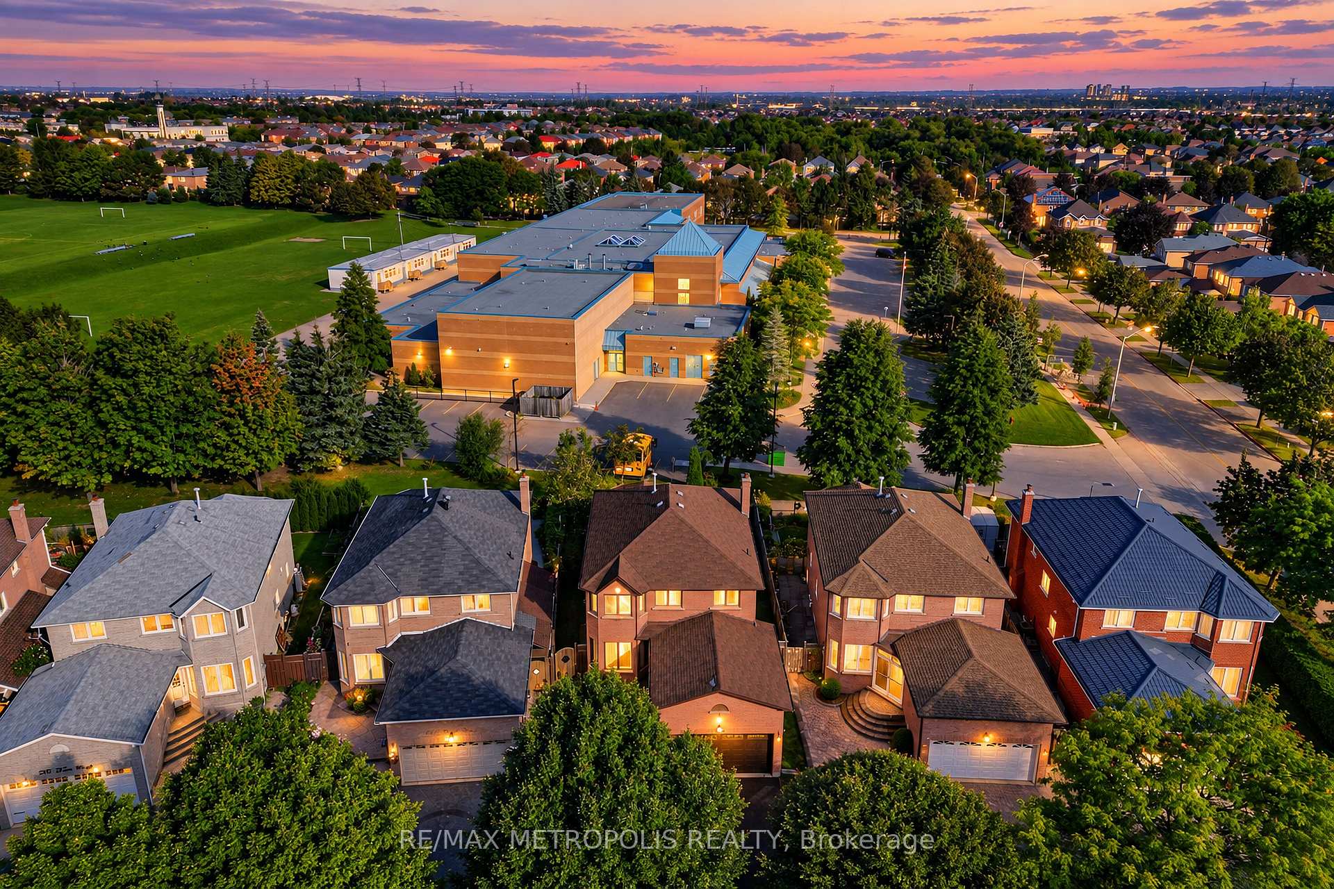 Photo 3 of 214 Elson Street, Markham, Middlefield — HOMEH