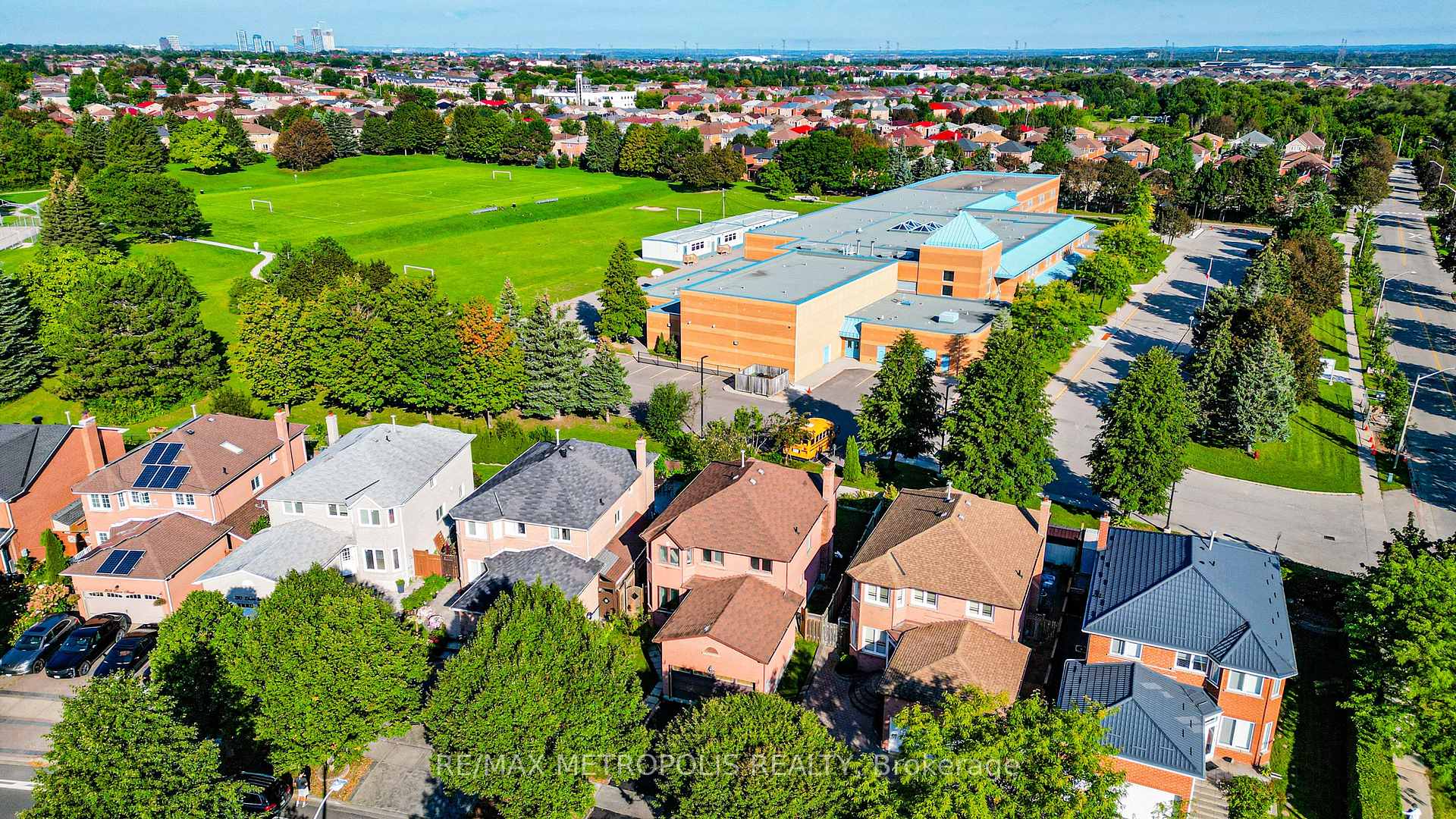 Photo 7 of 214 Elson Street, Markham, Middlefield — HOMEH