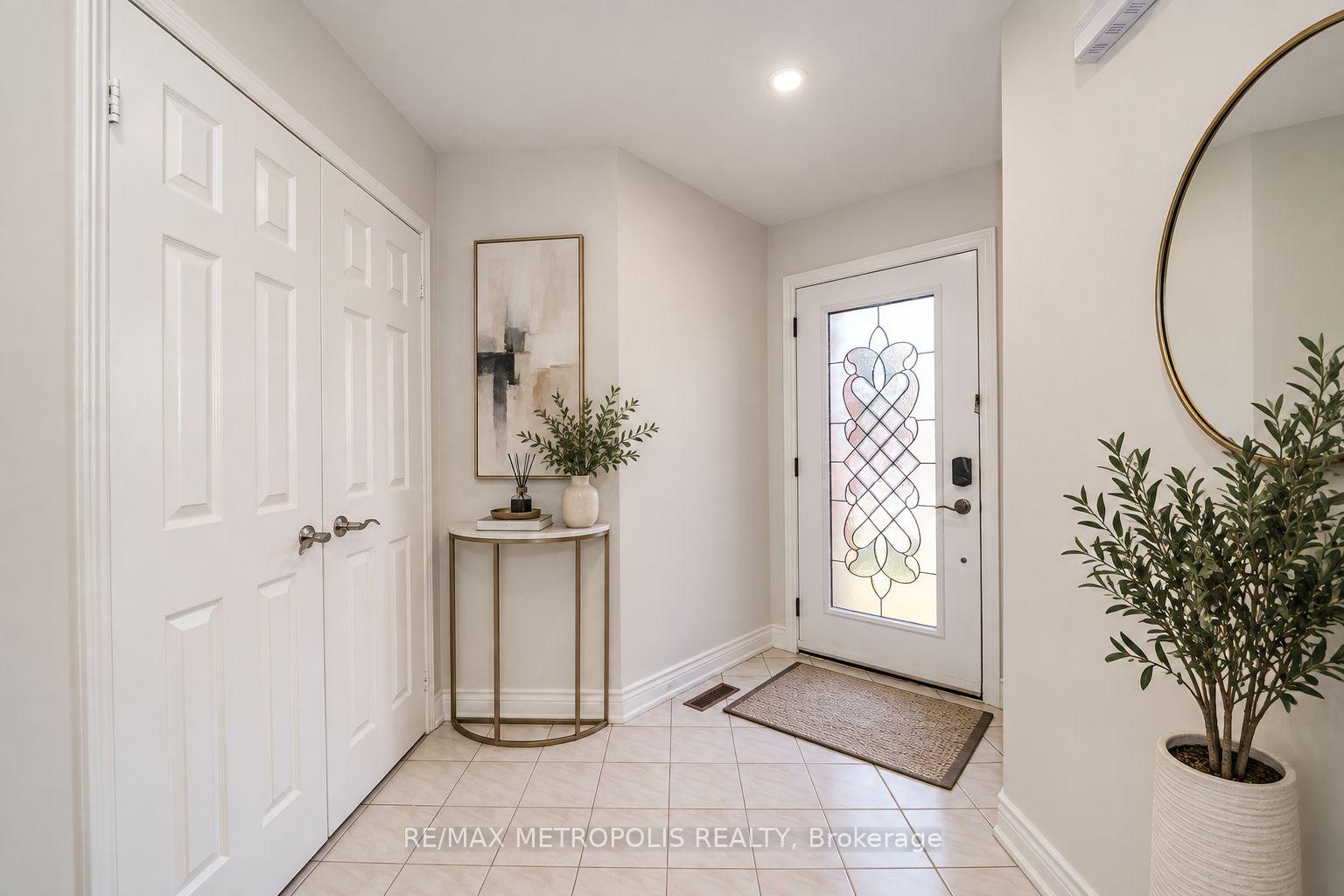Photo 9 of 214 Elson Street, Markham, Middlefield — HOMEH