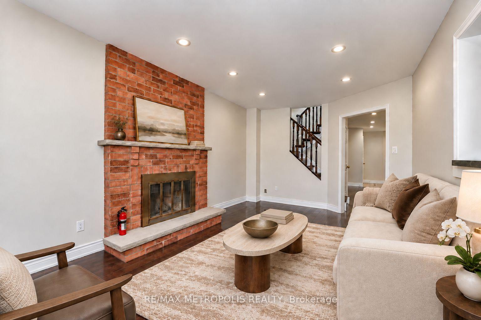 Photo 12 of 214 Elson Street, Markham, Middlefield — HOMEH