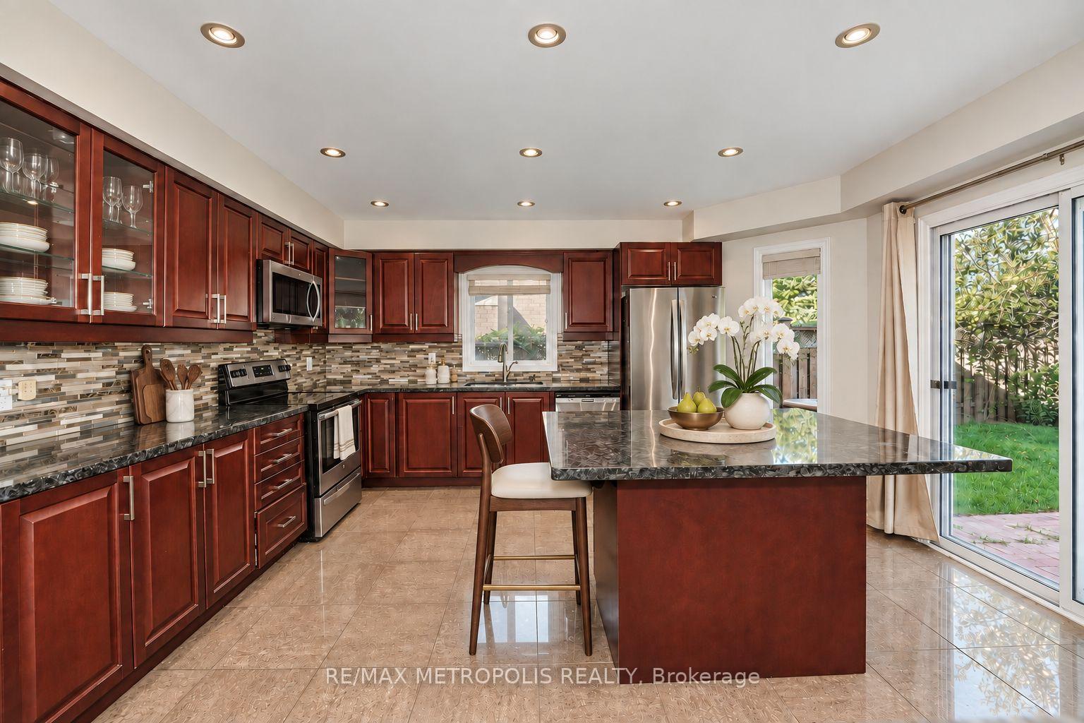 Photo 13 of 214 Elson Street, Markham, Middlefield — HOMEH