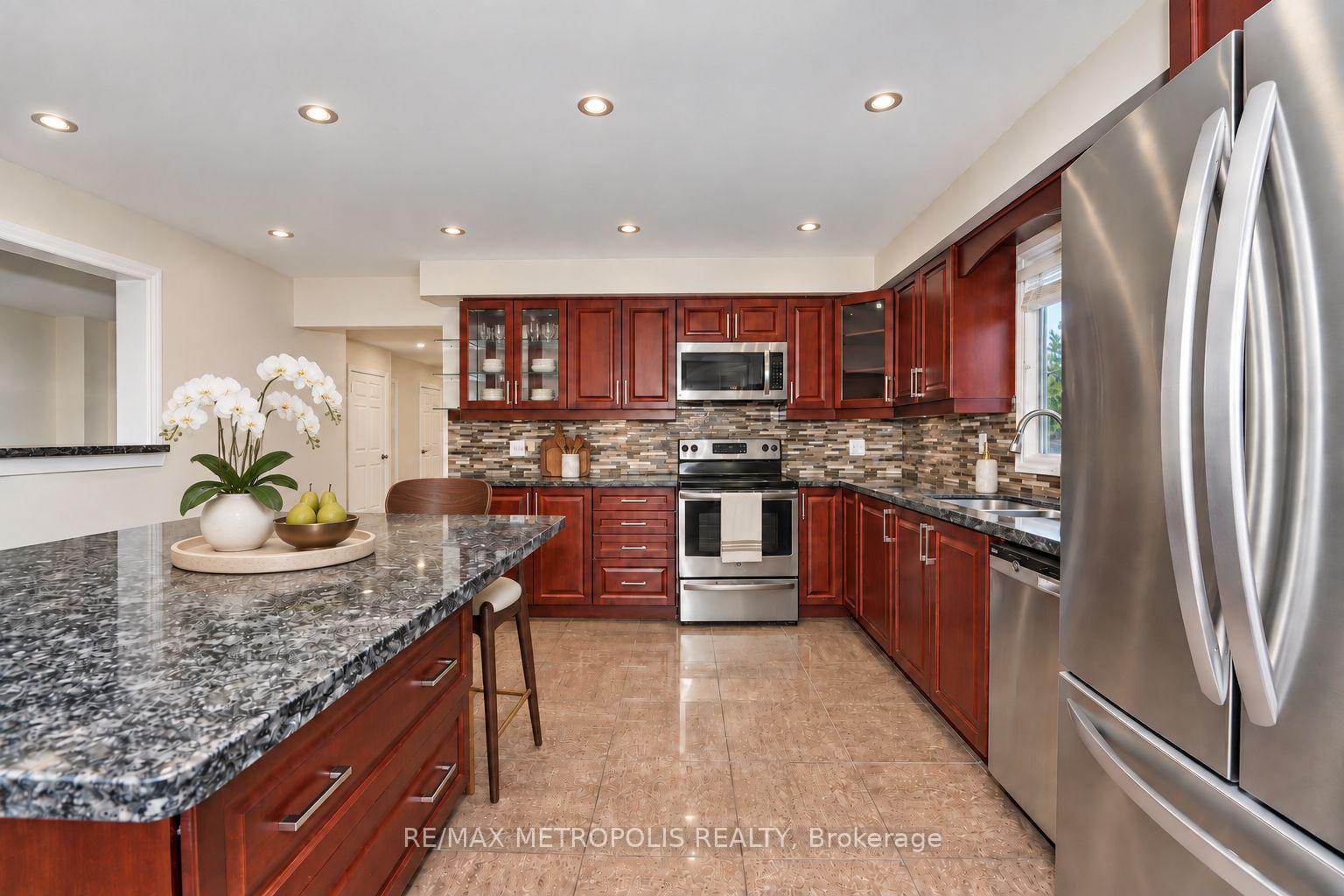 Photo 14 of 214 Elson Street, Markham, Middlefield — HOMEH