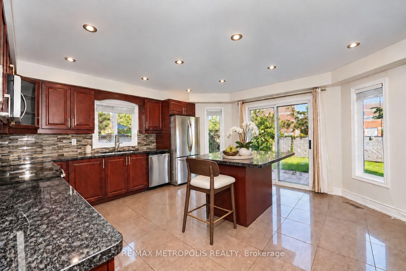 Photo 15 of 214 Elson Street, Markham, Middlefield — HOMEH