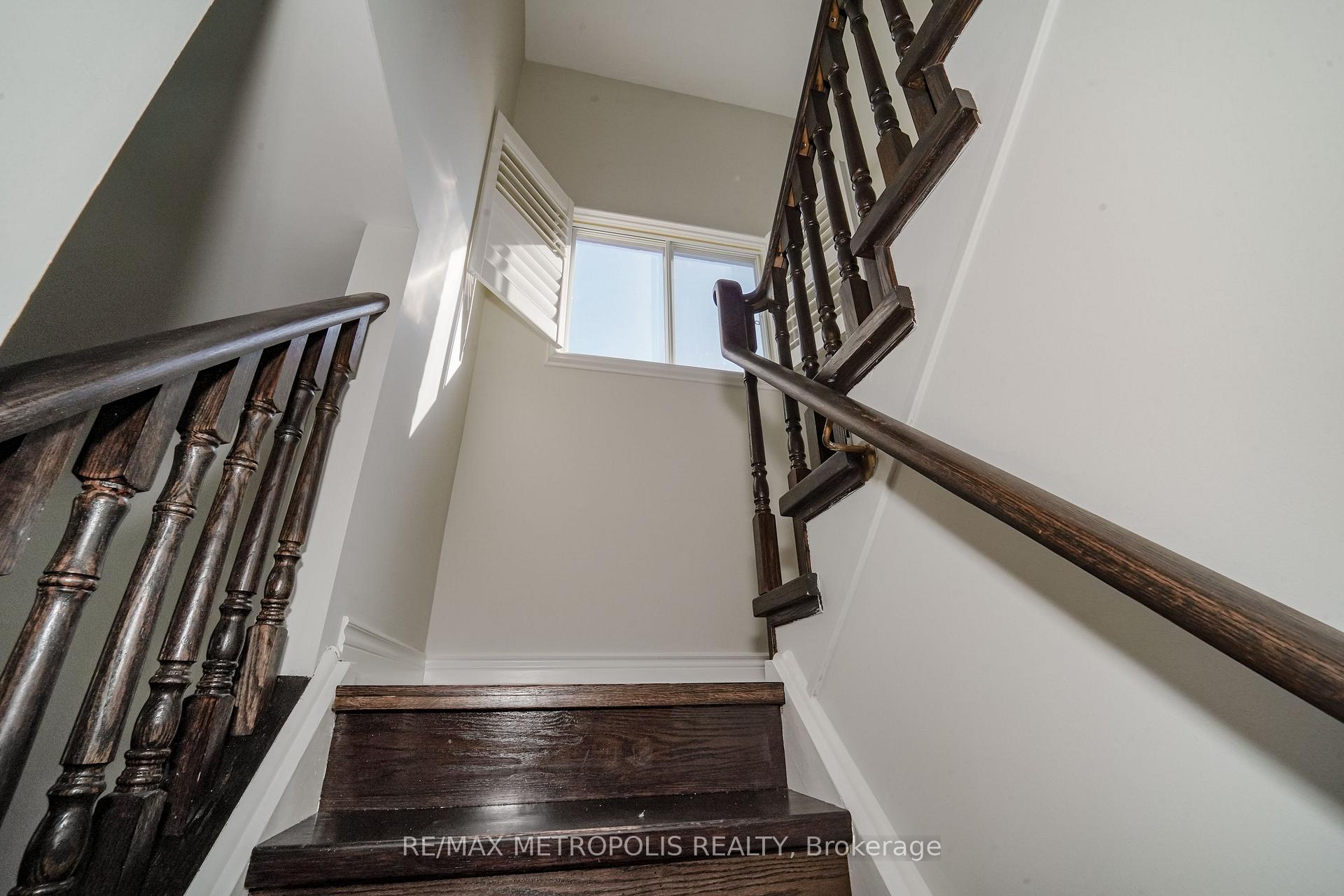 Photo 17 of 214 Elson Street, Markham, Middlefield — HOMEH