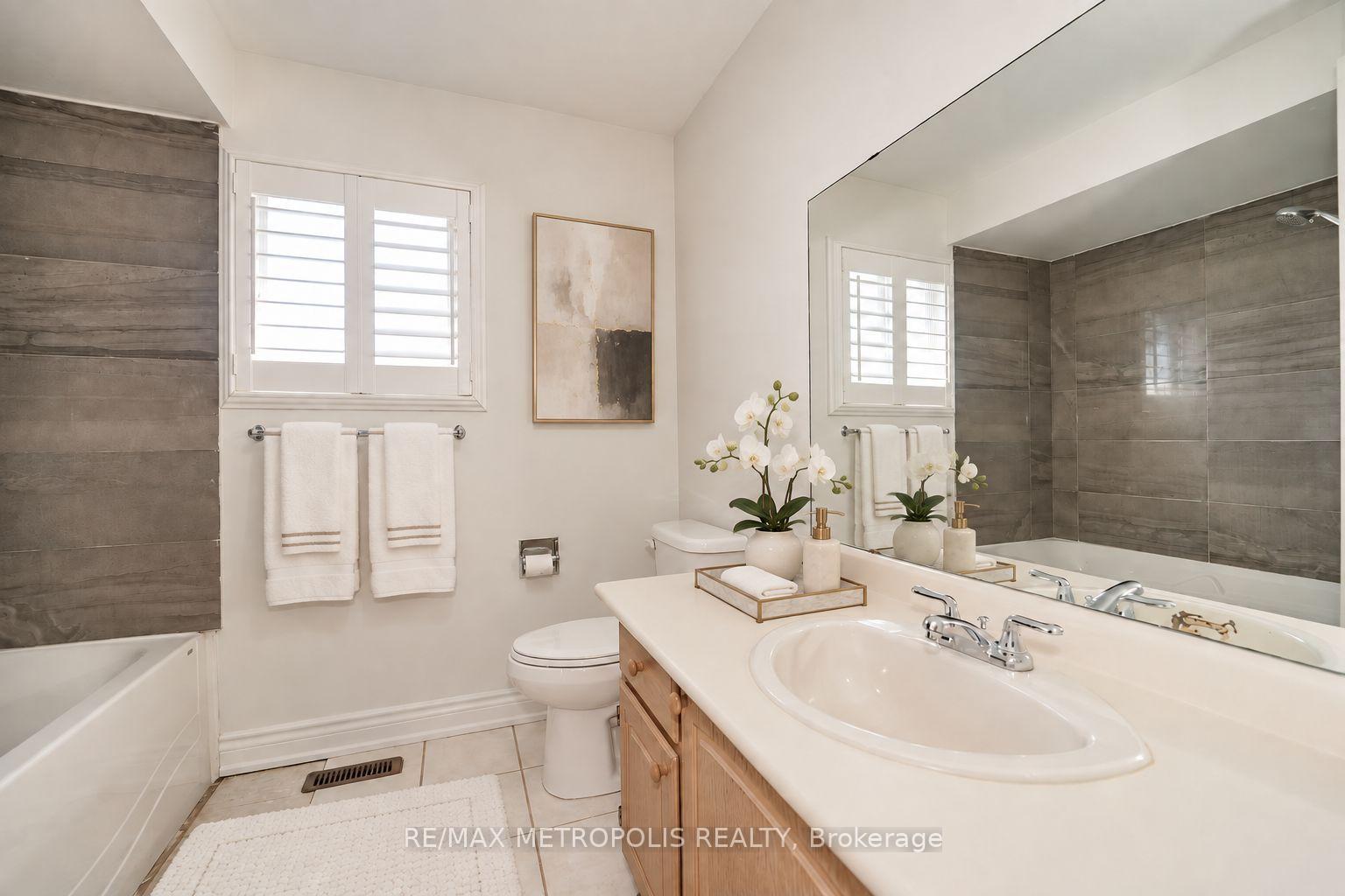 Photo 18 of 214 Elson Street, Markham, Middlefield — HOMEH