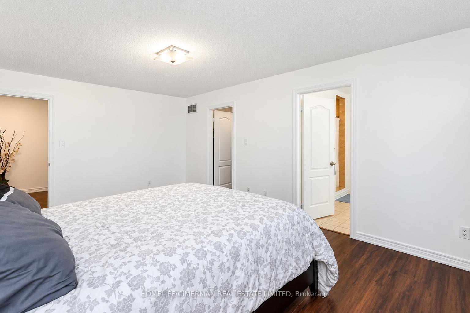 Photo 4 of 7 Okanagan Drive, Brampton, Sandringham-Wellington — HOMEH
