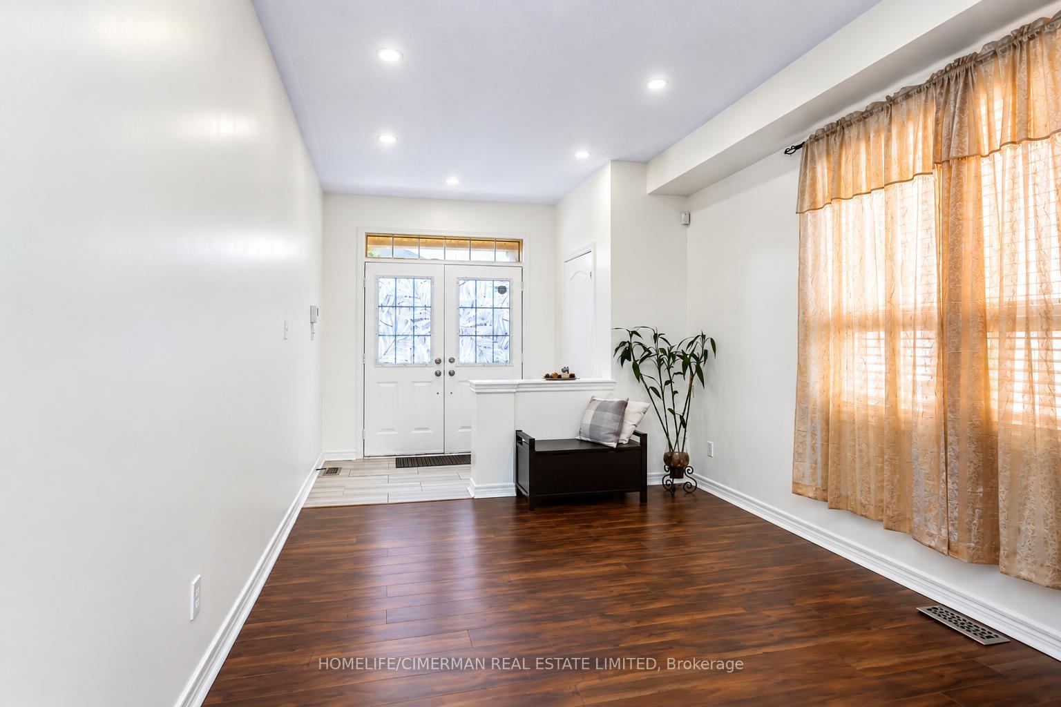 Photo 8 of 7 Okanagan Drive, Brampton, Sandringham-Wellington — HOMEH