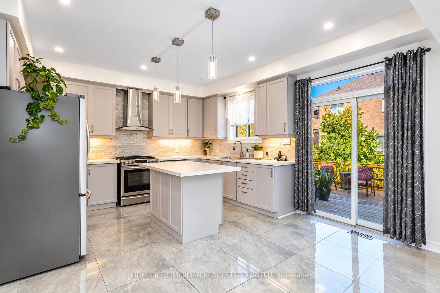 Photo 10 of 7 Okanagan Drive, Brampton, Sandringham-Wellington — HOMEH
