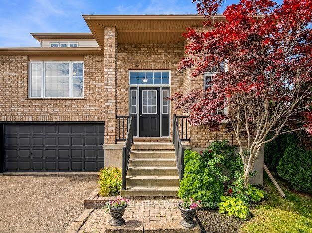Photo 3 of 29 Blue Lace Crescent, Kitchener, Larentian West — HOMEH