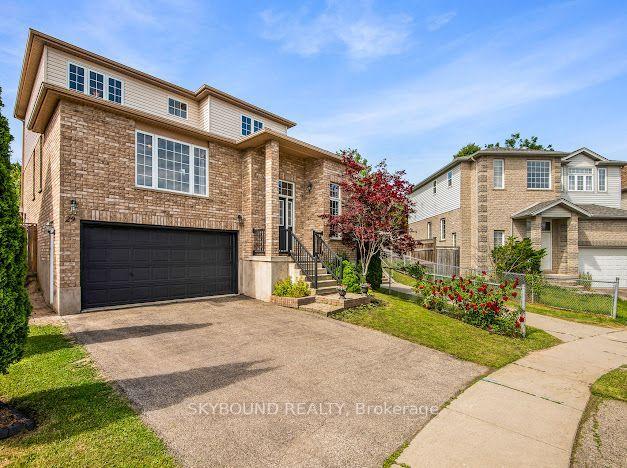 Photo 4 of 29 Blue Lace Crescent, Kitchener, Larentian West — HOMEH