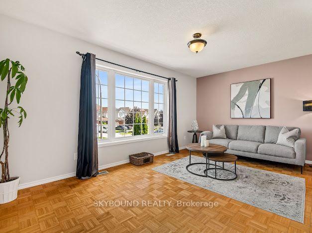 Photo 7 of 29 Blue Lace Crescent, Kitchener, Larentian West — HOMEH