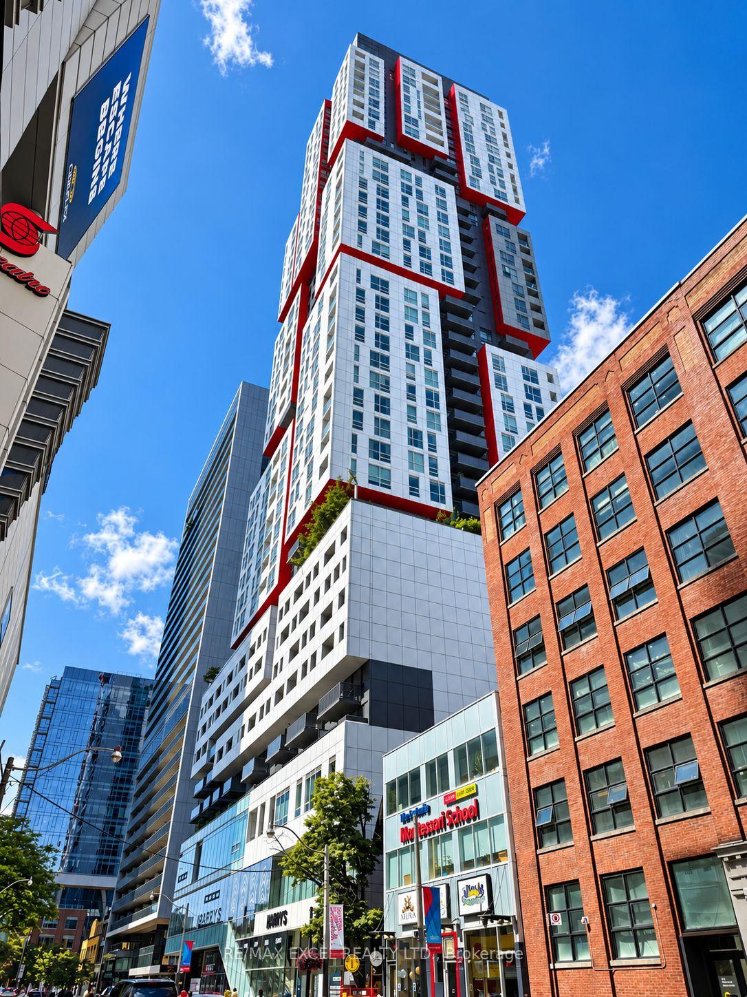 Front of Unit 1202, 318 Richmond Street W