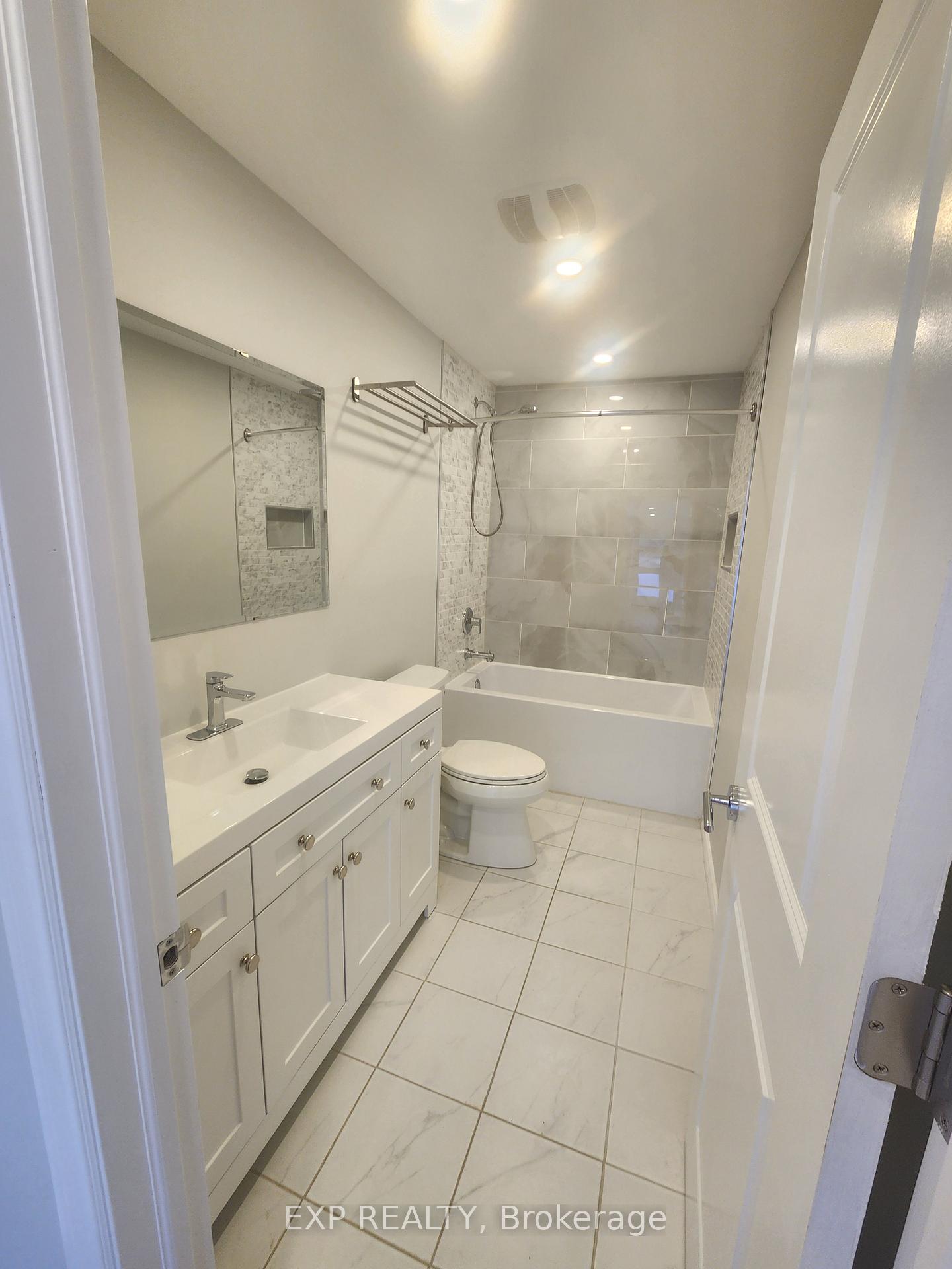 Photo 12 of 71 Lakeshore Road E, Oro-Medonte, Rural Oro-Medonte — HOMEH